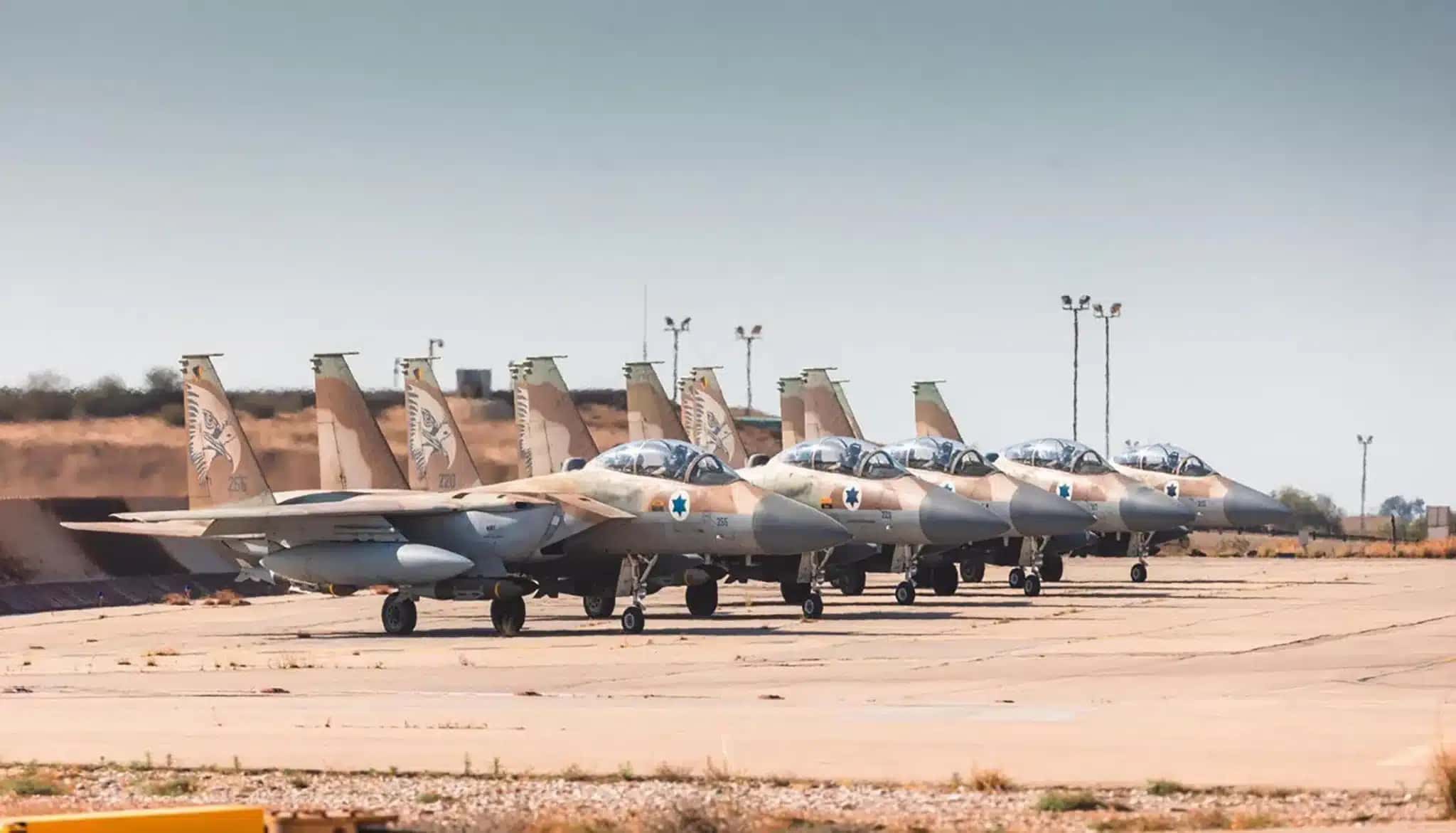 Caças da Força Aérea Israelense em solo