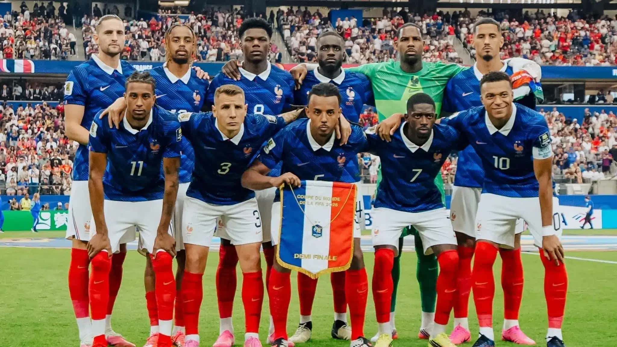 Equipe da França perfilada antes de duelo contra a Espanha, pela semifinal da Copa do Mundo
