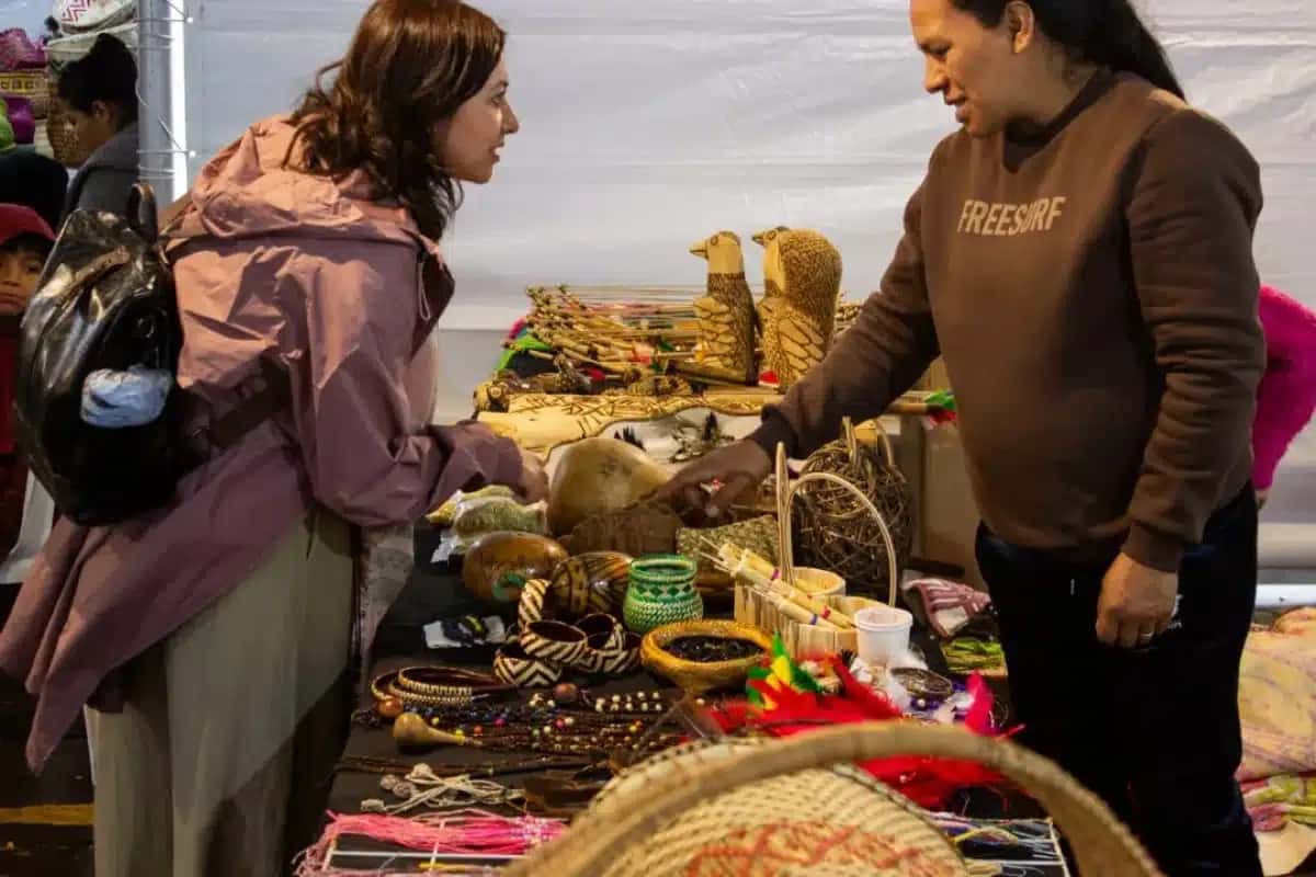 Produtos da agricultura familiar gaúcha expostos durante feira no campus Centro da UFRGS, que segue até esta quarta-feira (22)