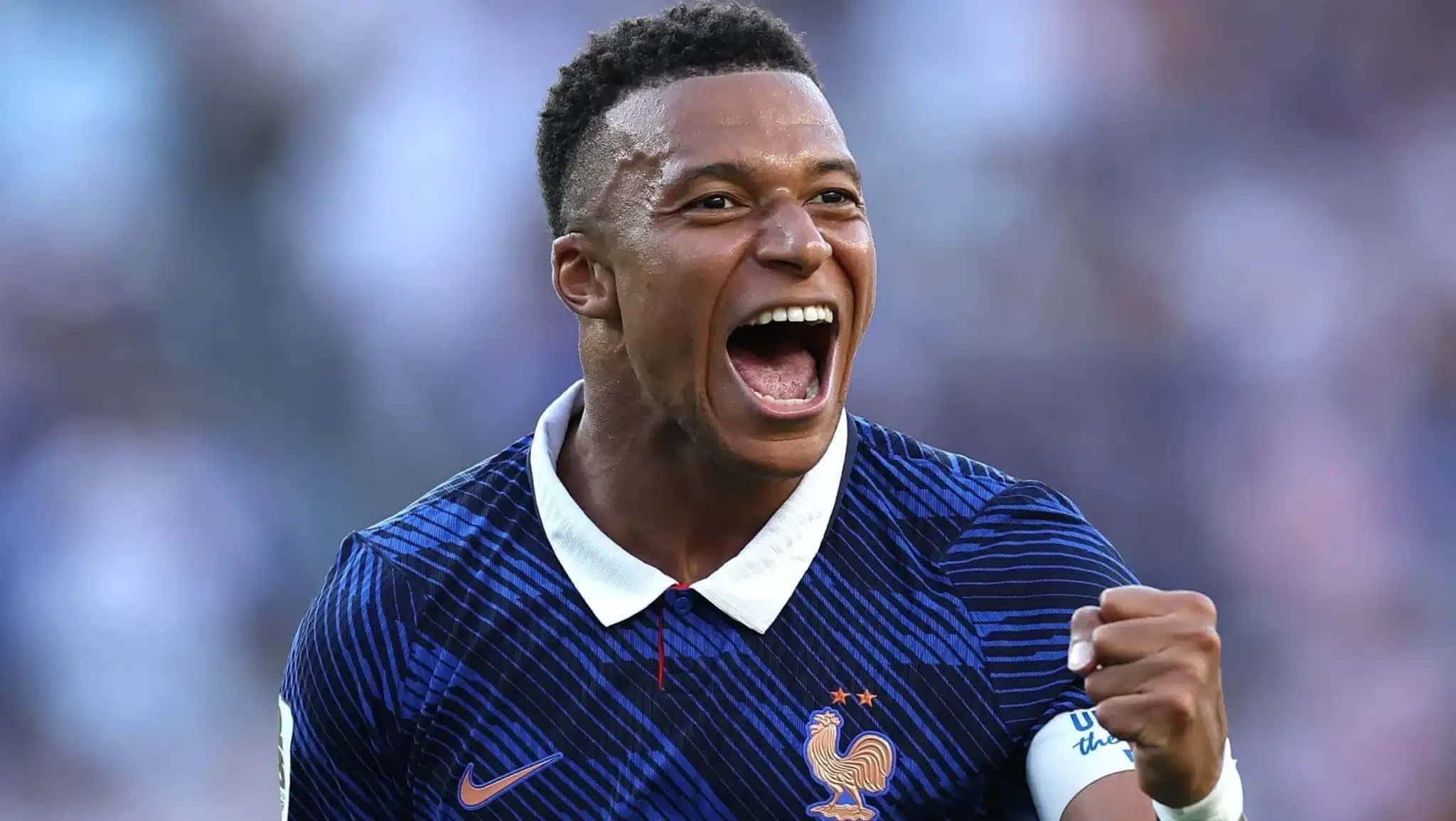 Kylian Mbappé, da França, celebrando a vitória sobre o Paraguai, em jogo das oitavas de final da Copa do Mundo
