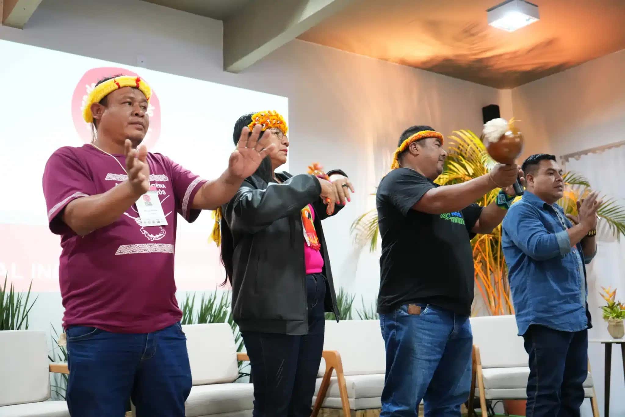 Ritual de boas-vindas durante o encontro da Apib em Brasília.