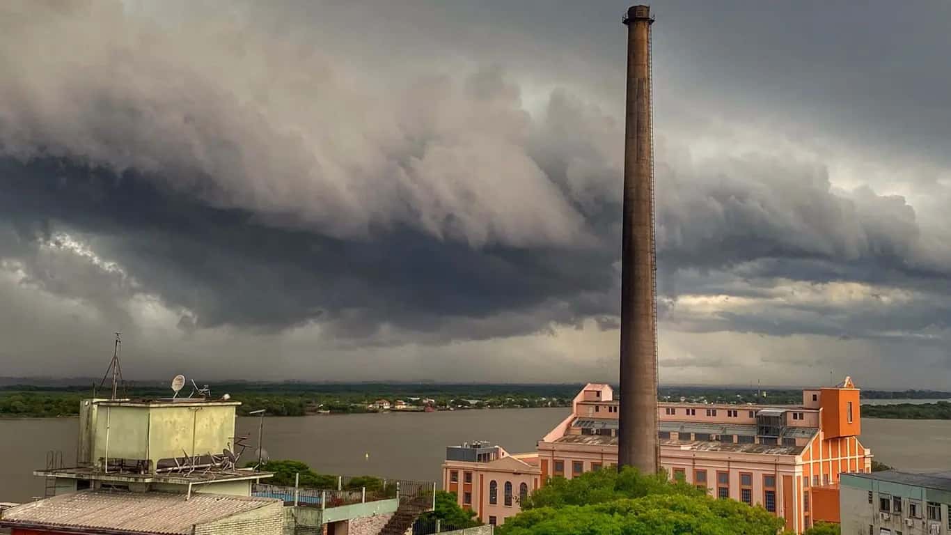 Temporal se aproximando de Porto Alegre