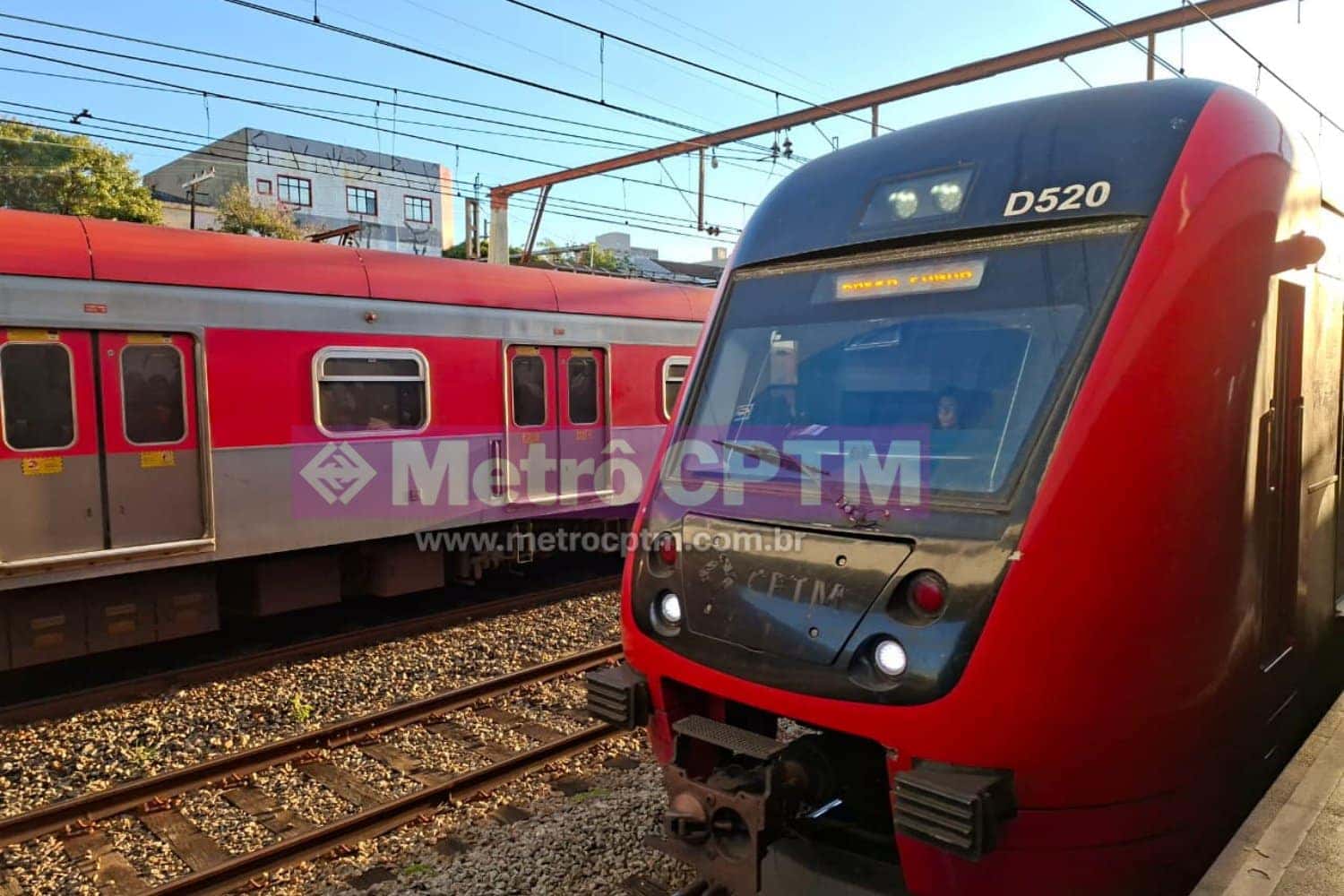 Trem da Série 9500 da TIC Trens na estação Lapa da Linha 7-Rubi ((MetrôCPTM))