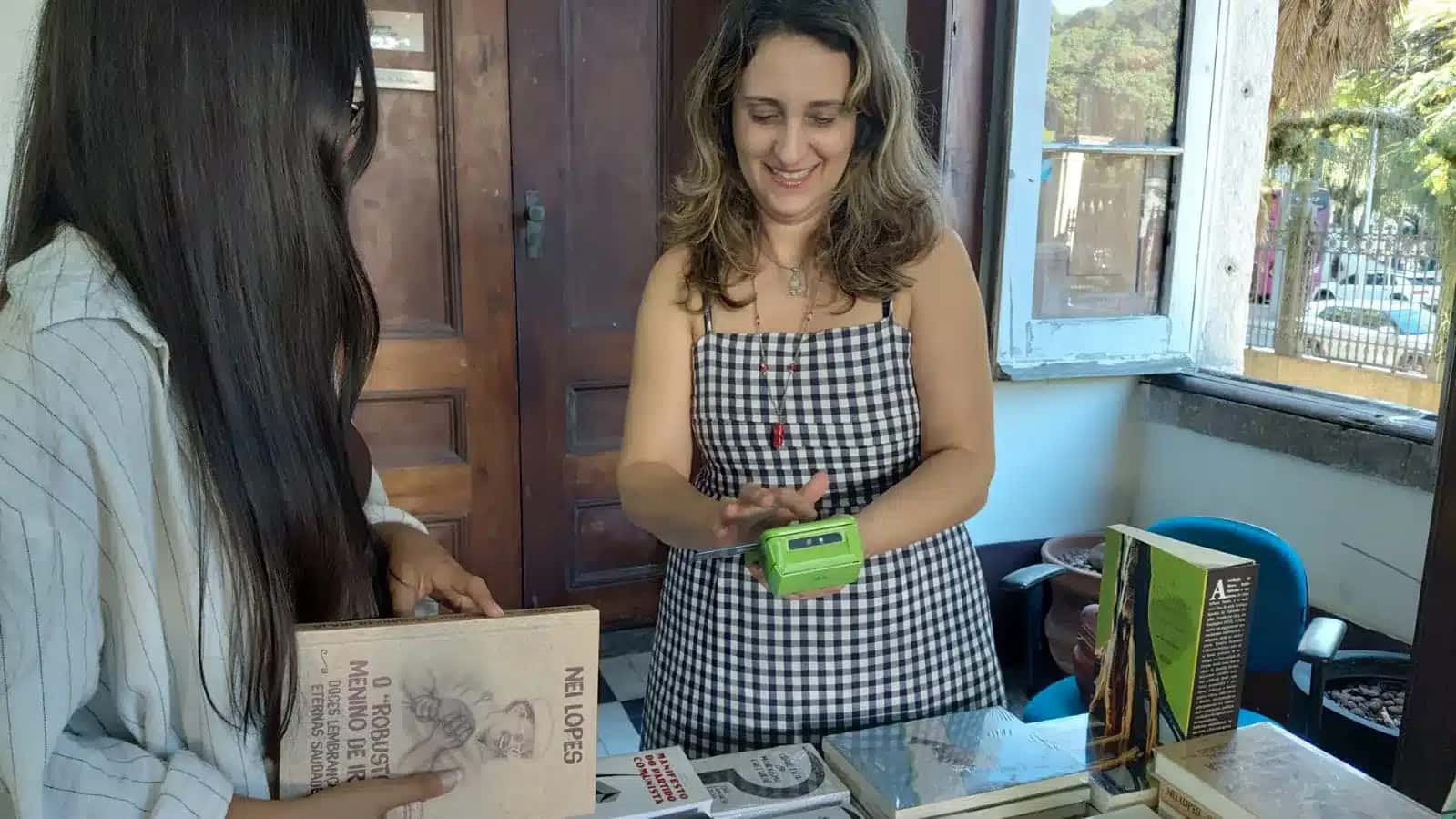 Recém-lançado, segundo volume de autobiografia de Nei Lopes é um dos destaques em exposição