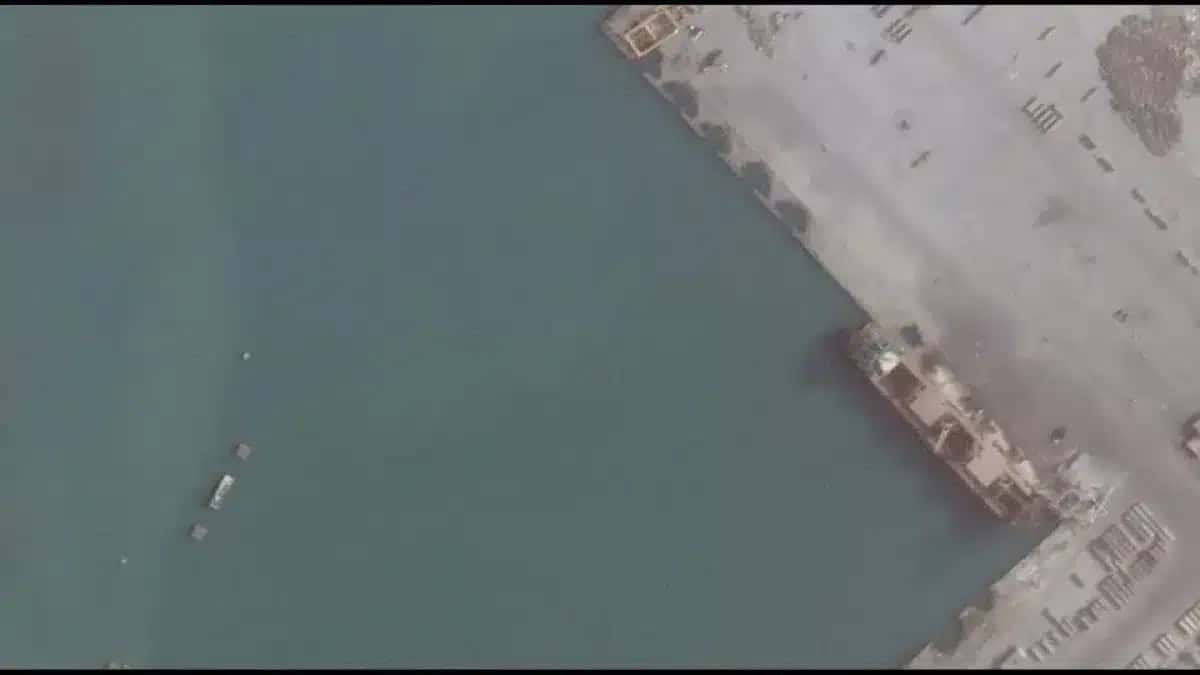 Porto de Hodeida controlado pelos Houthis no Iêmen