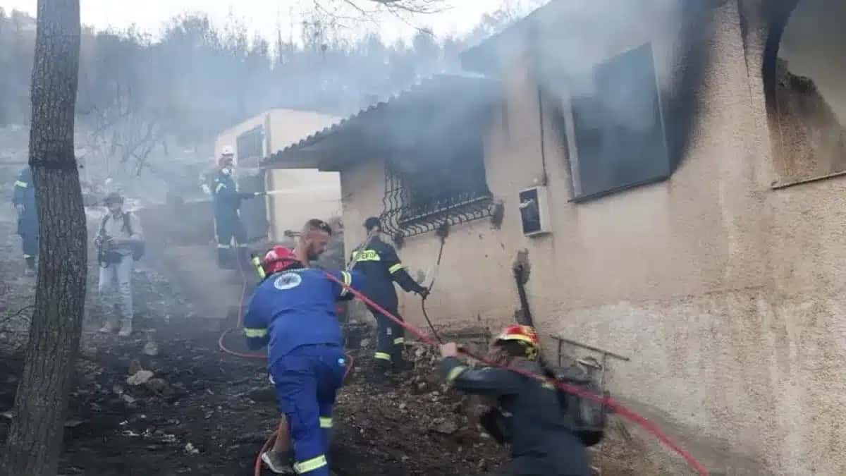 5851WD-EUROPE-WEATHER_GREECE_WILDFIRE_O_