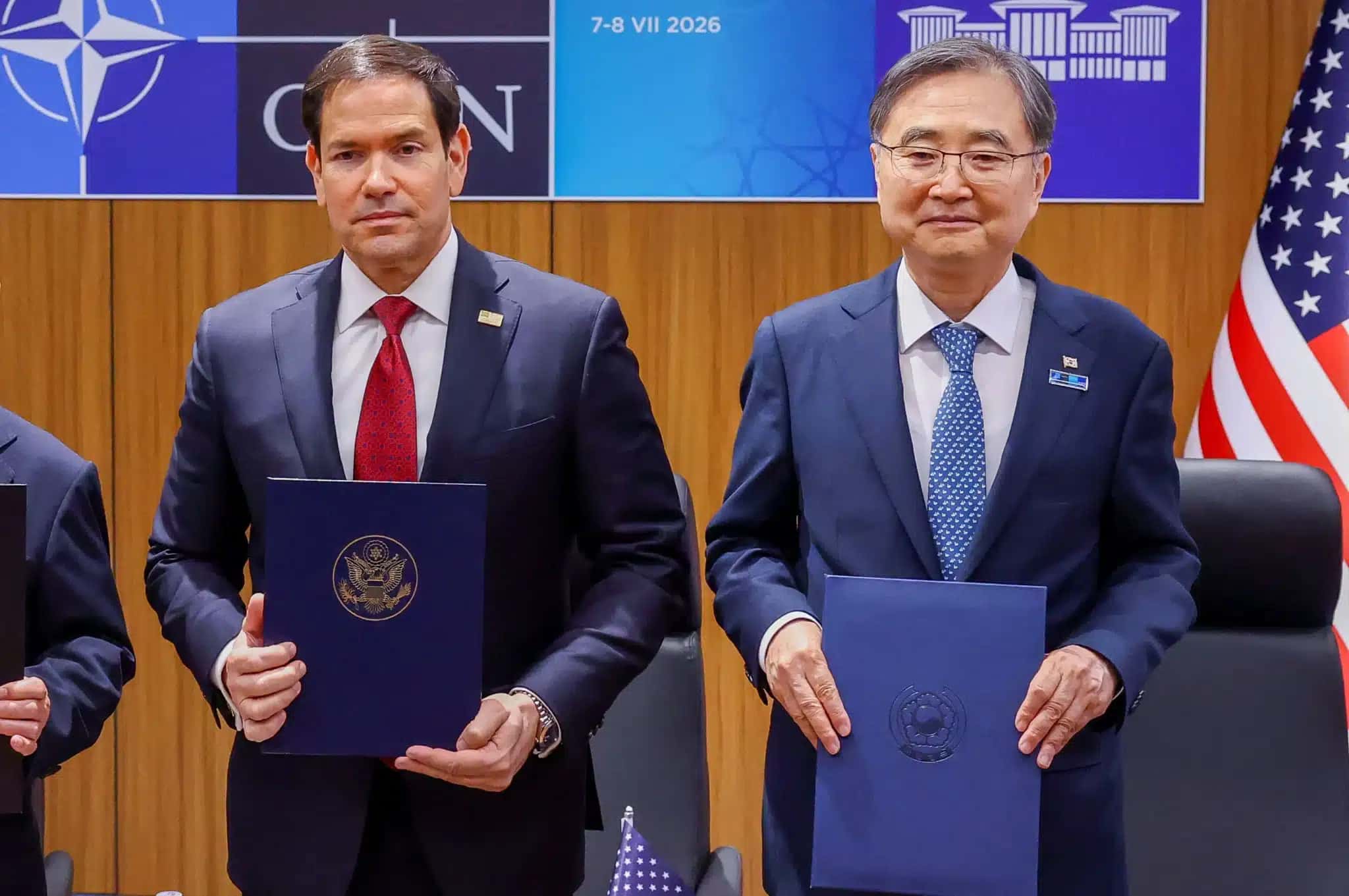 O secretário de Estado dos EUA, Marco Rubio, e chanceler sul-coreano, Cho Hyun, se encontram em reunião da Otan, na Turquia, em 7 de julho