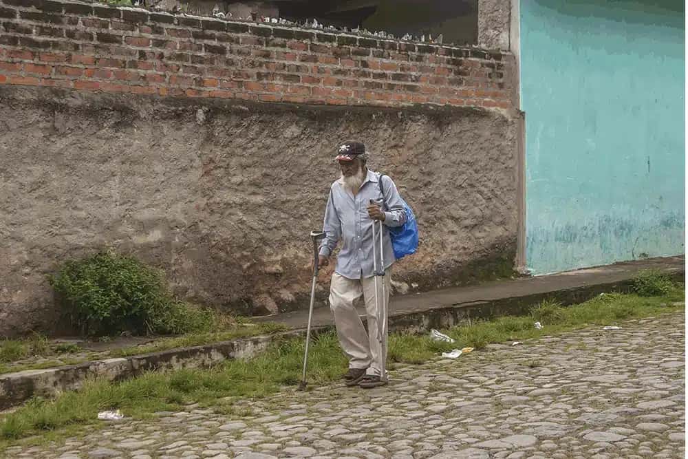 Comprometimento. Quatro anos atrás, 85% dos eleitores entre 60 e 69 anos foram votar. A média geral foi de 79,1% – Imagem: TSE/TRE-SP, Ricardo Stuckert/PR e iStockphoto