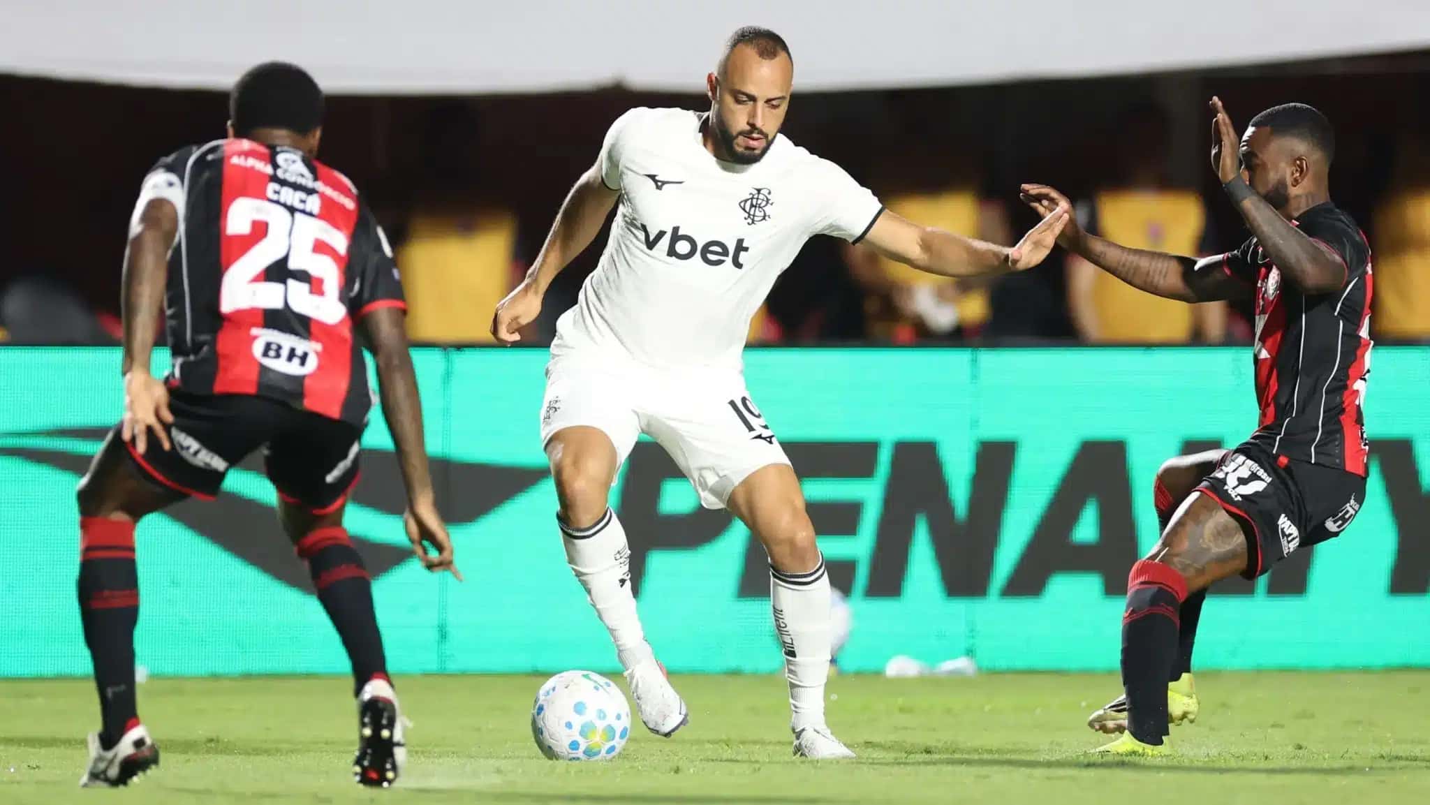 Arthur Cabral durante Vitória x Botafogo