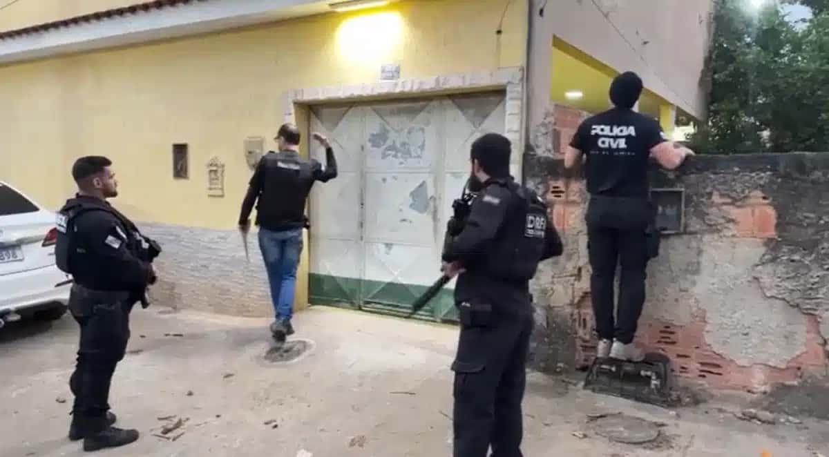 Polícia Civil cumpre 12 mandados em operação contra fraude em medidores de gás natural.