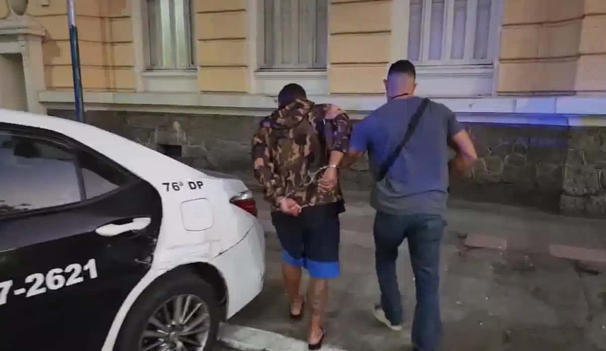 “Cascão” foi preso pela Polícia Civil em Niterói. Segundo a investigação, ele atuava na aquisição e abastecimento de armas e drogas para o Comando Vermelho.