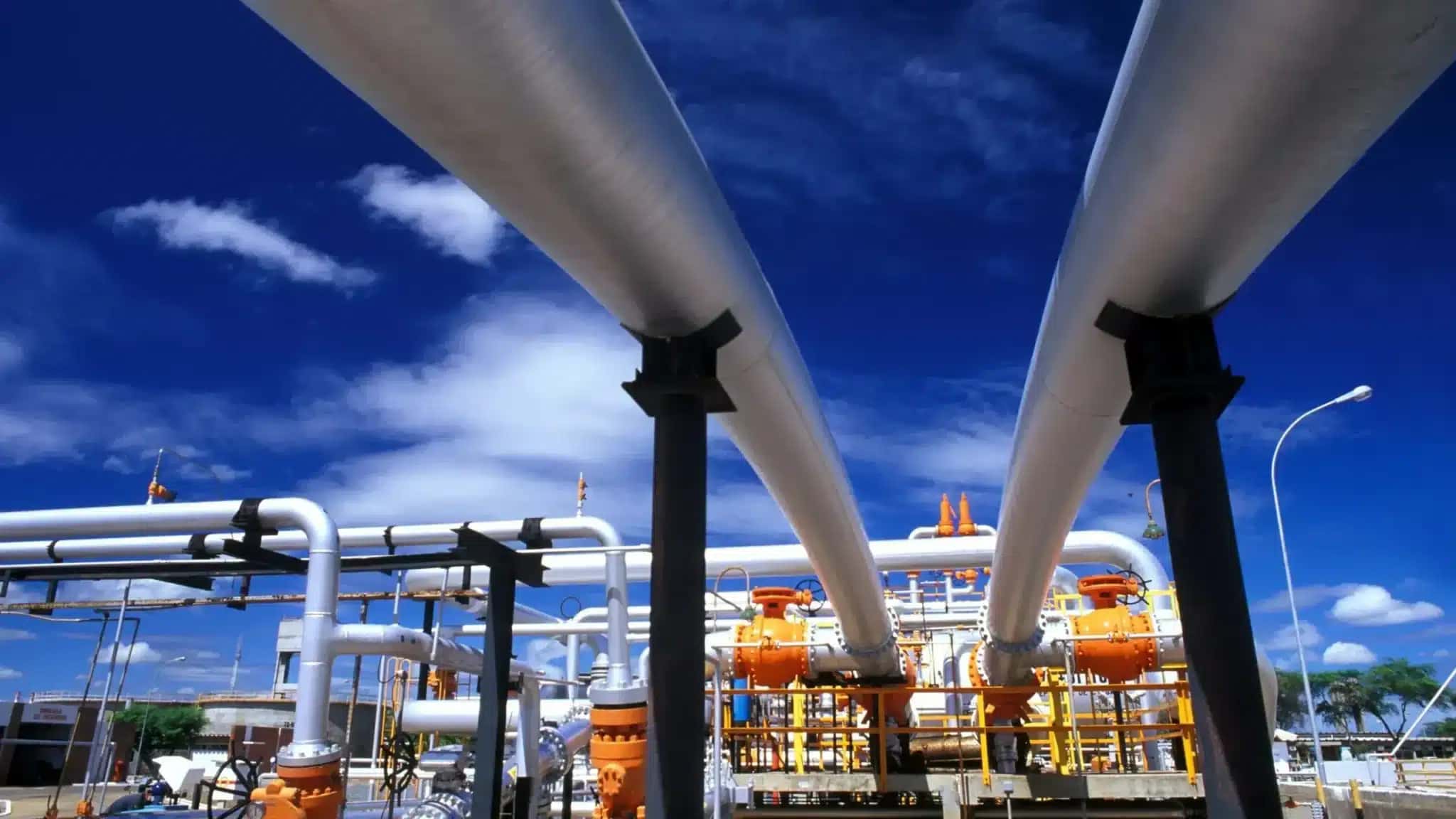 Dutos-da-unidade-de-processamento-de-gas-natural-no-polo-industrial-de-Guamare-no-RN-Foto-Giovanni-Sergio-Agencia-Petrobras