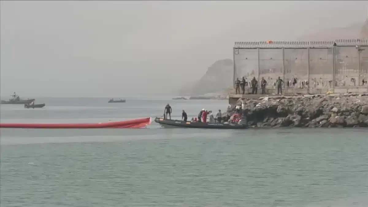 Espanha instala barreira marítima flutuante em Ceuta