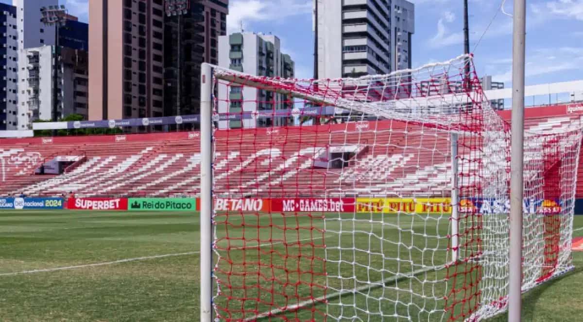 Estádio dos Aflitos recebe a partida deste domingo
