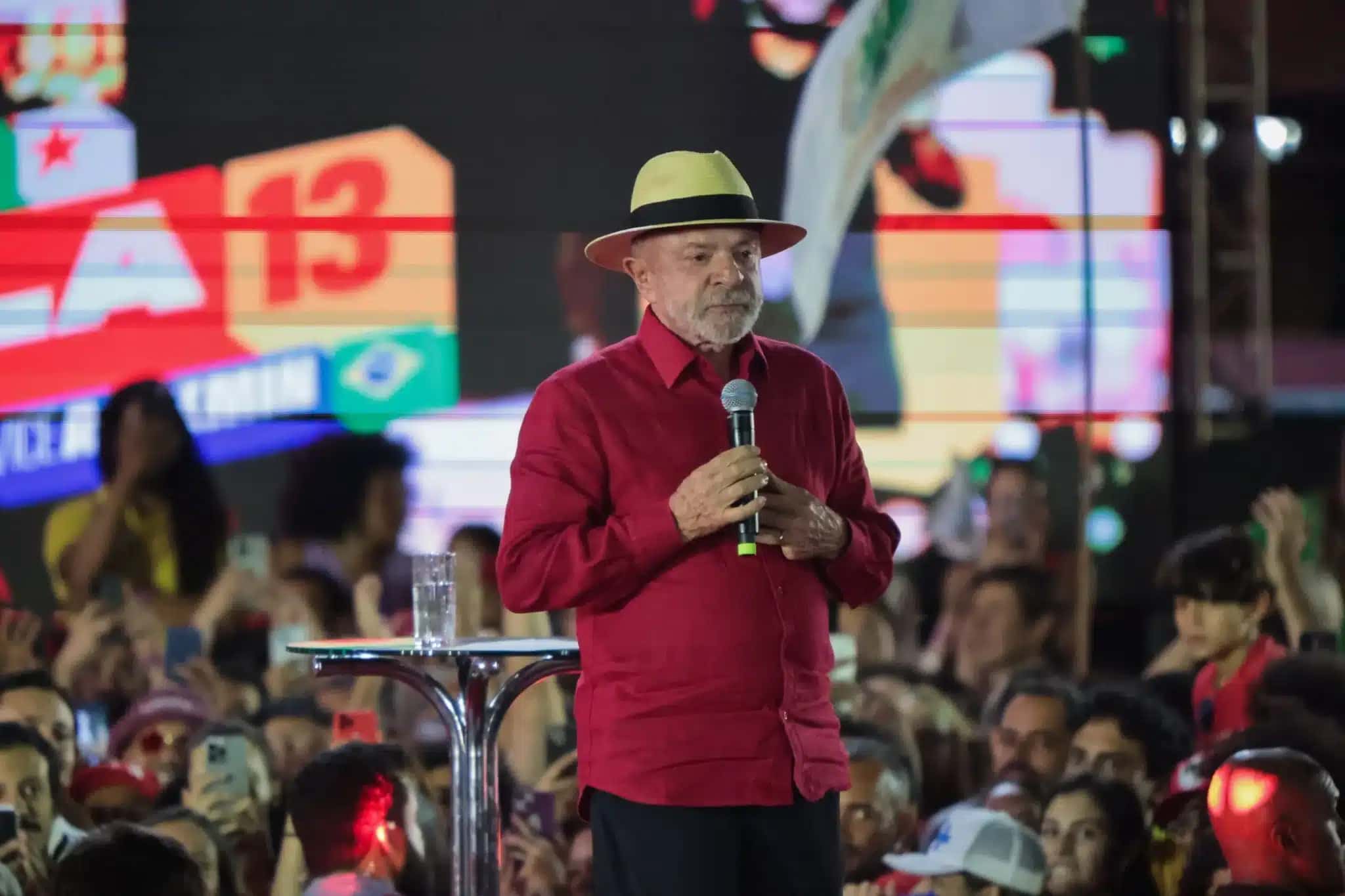 O presidente Luiz Inácio Lula da Silva (PT) em ato de campanha no centro de Belo Horizonte (MG)