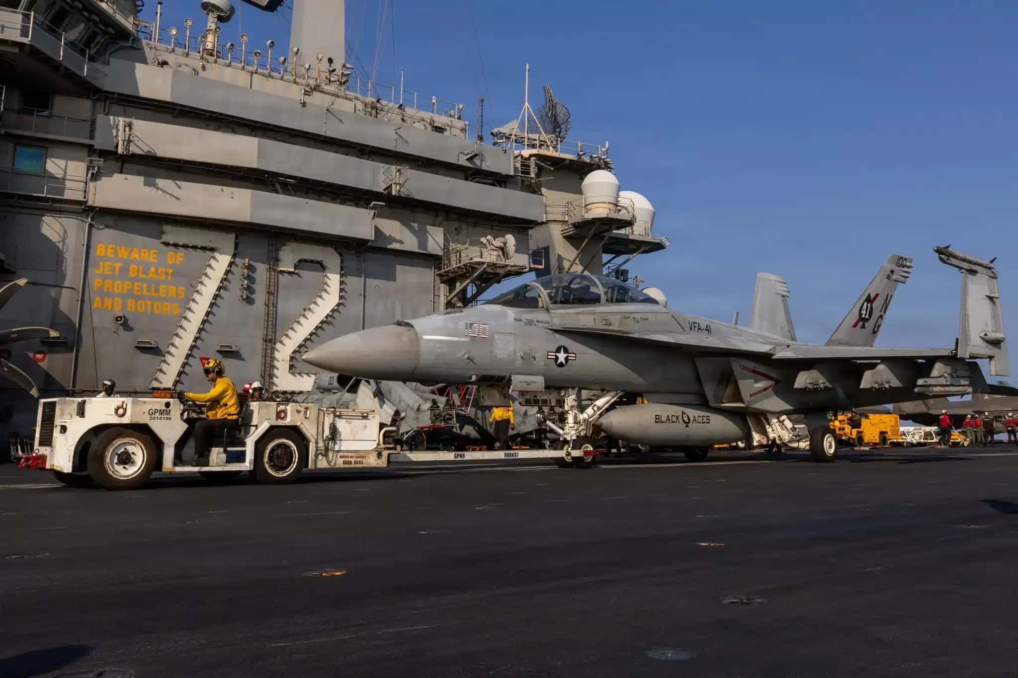 Porta-aviões USS Abraham Lincoln em apoio à Operação Epic Fury contra o Irã