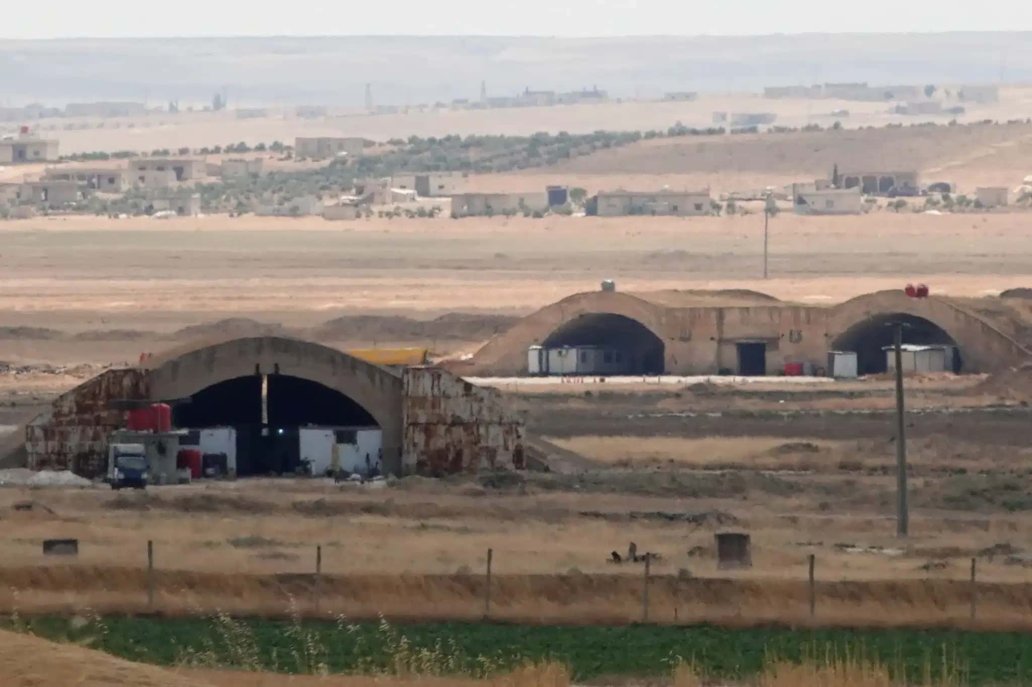 Base de Abu al-Duhur após ataques