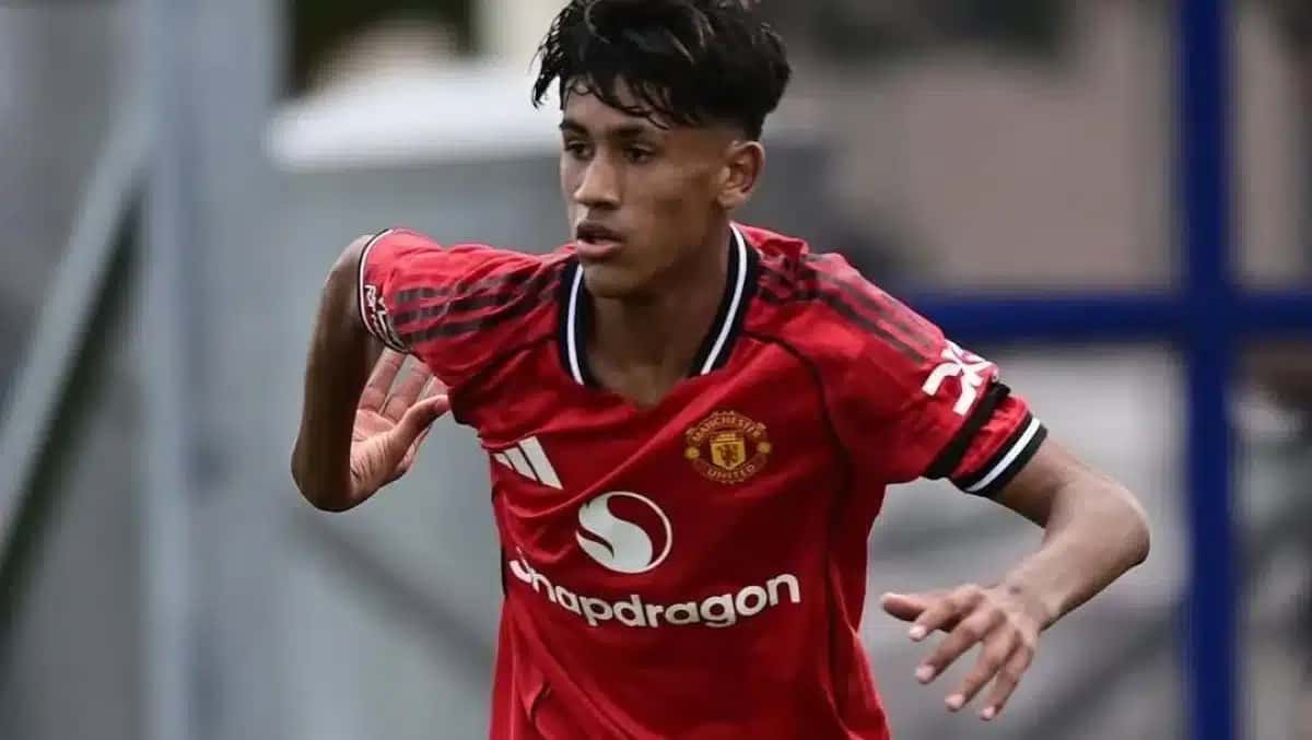 JJ Gabriel, joia da base do Manchester United, vai treinar com elenco principal aos 14 anos