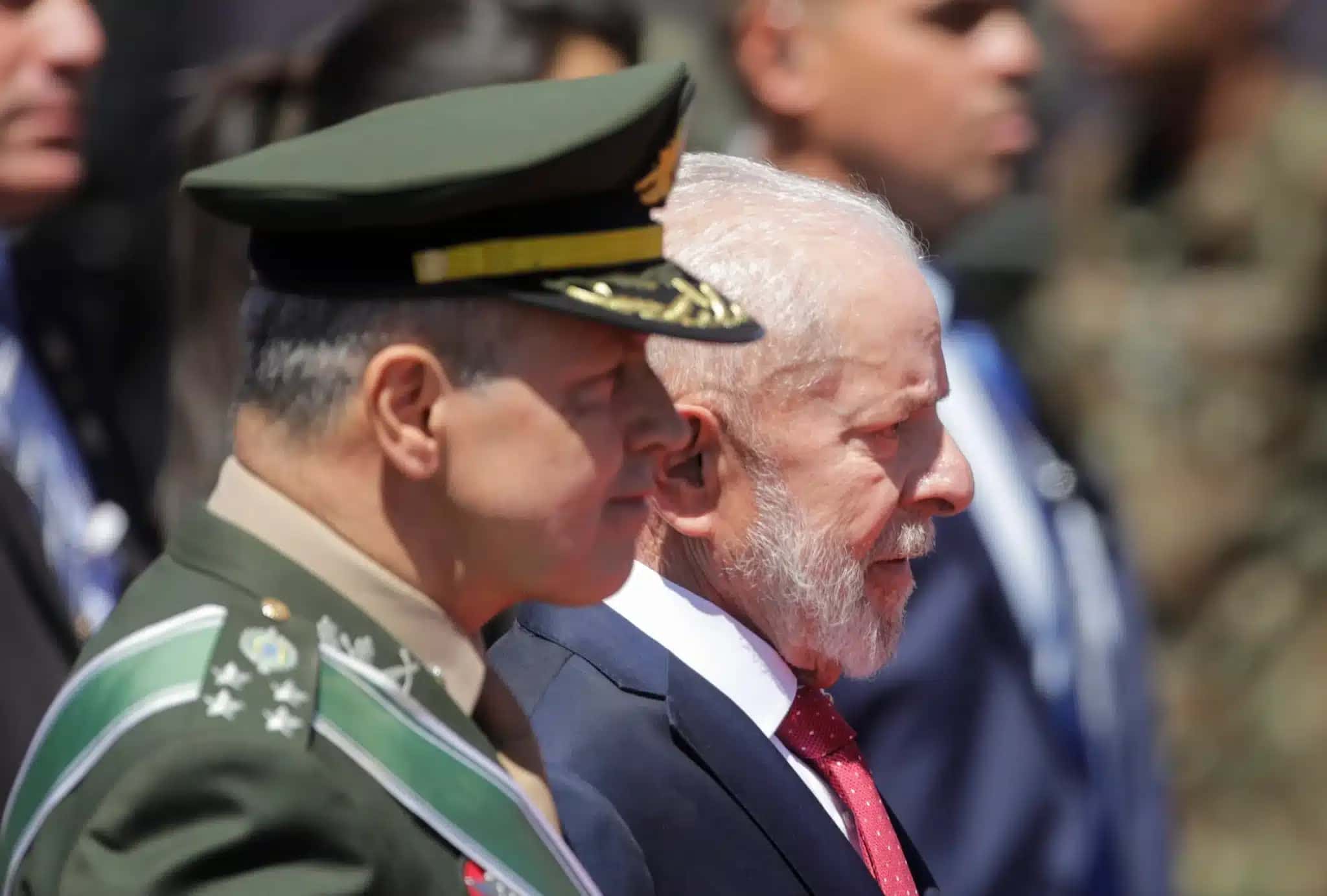 Presidente Luiz Inácio Lula da Silva com o com o comandante do Exército, Tomás Paiva, na crimônia em comemoração ao Dia do Soldado | Sérgio Lima/Poder360 – 22.08.2024