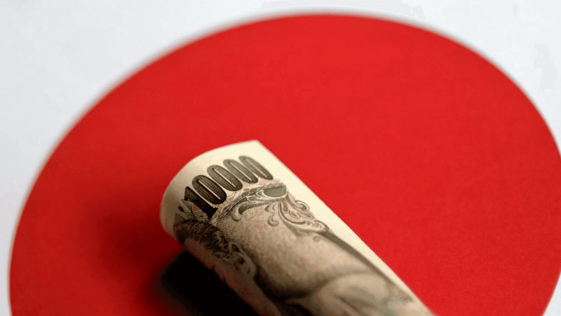 Moeda japonesa permanece próxima dos menores níveis em quase 40 anos frente ao dólar