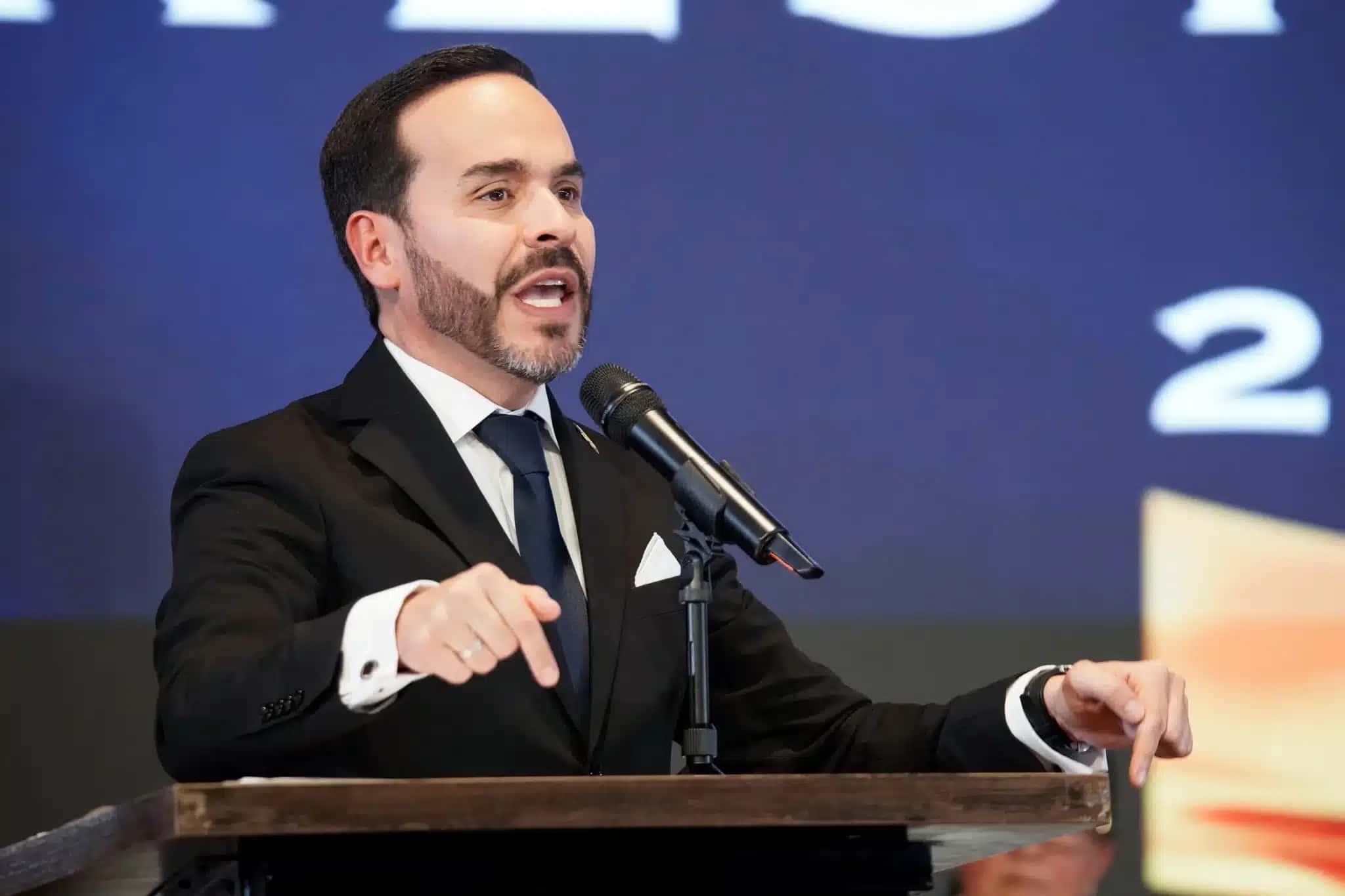 Presidente eleito Abelardo de la Espriella recebe credencial do Conselho Nacional Eleitoral da Colômbia, em Bogotá