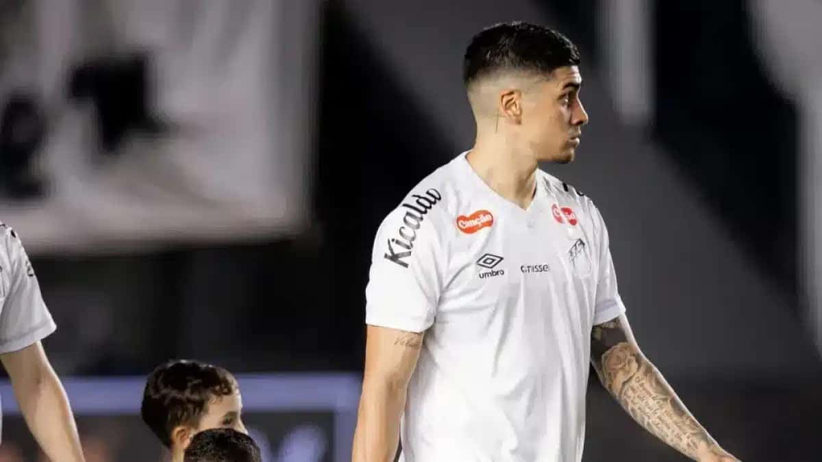 Adonis Frías durante Santos x São Paulo.
