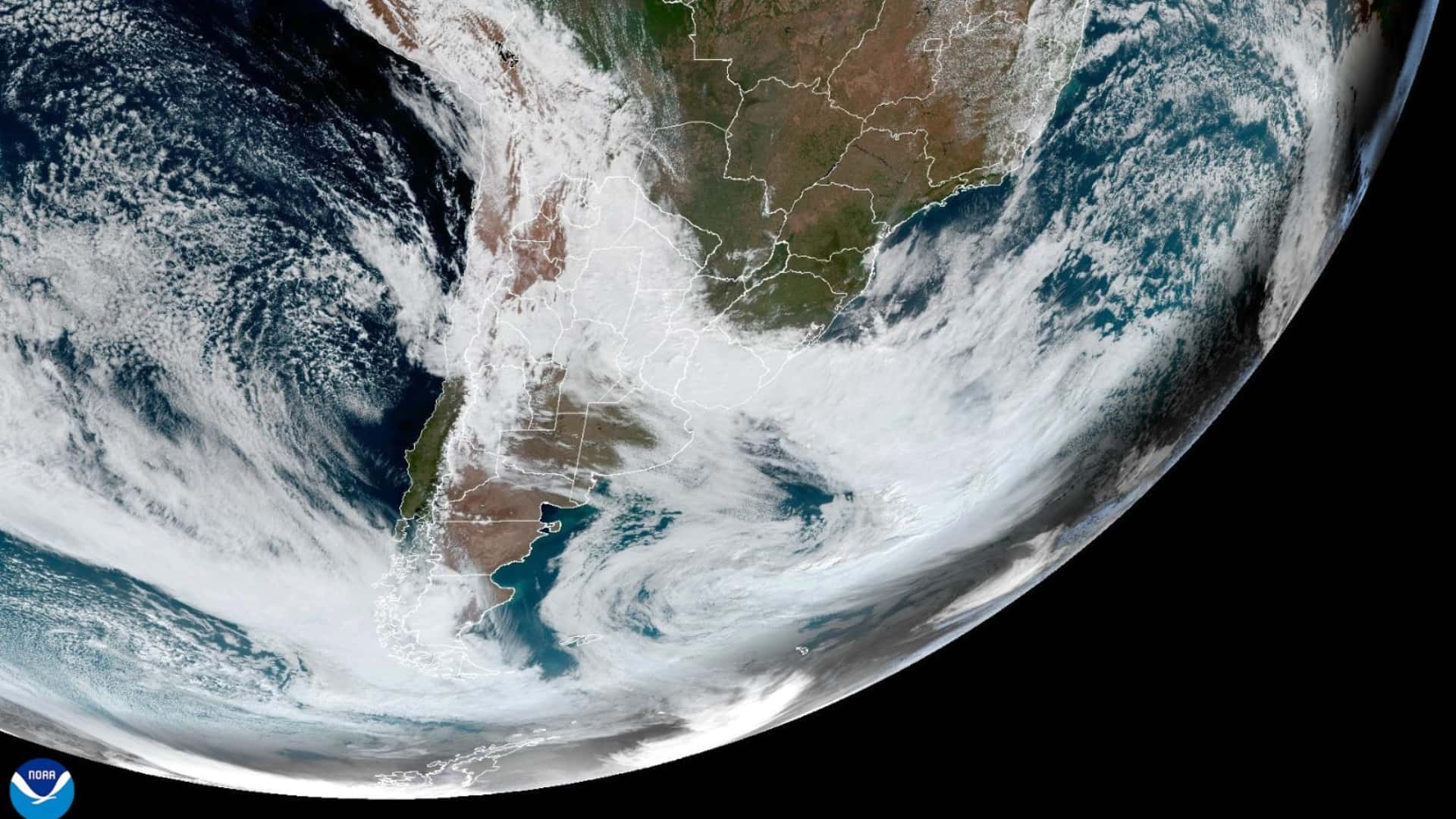 Movimentação de nuvens no Sul do Brasil em 17 de agosto, antes da formação do ciclone