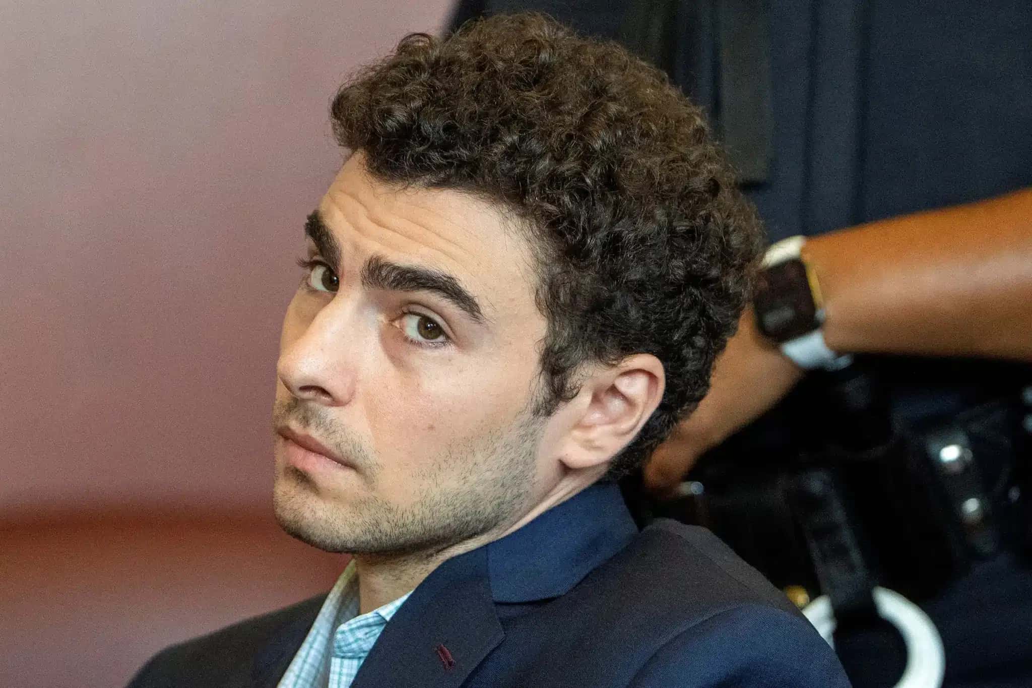 Luigi Mangione comparece a uma audiência de supressão de provas no Tribunal Supremo de Manhattan, em Nova York, em 18 de maio