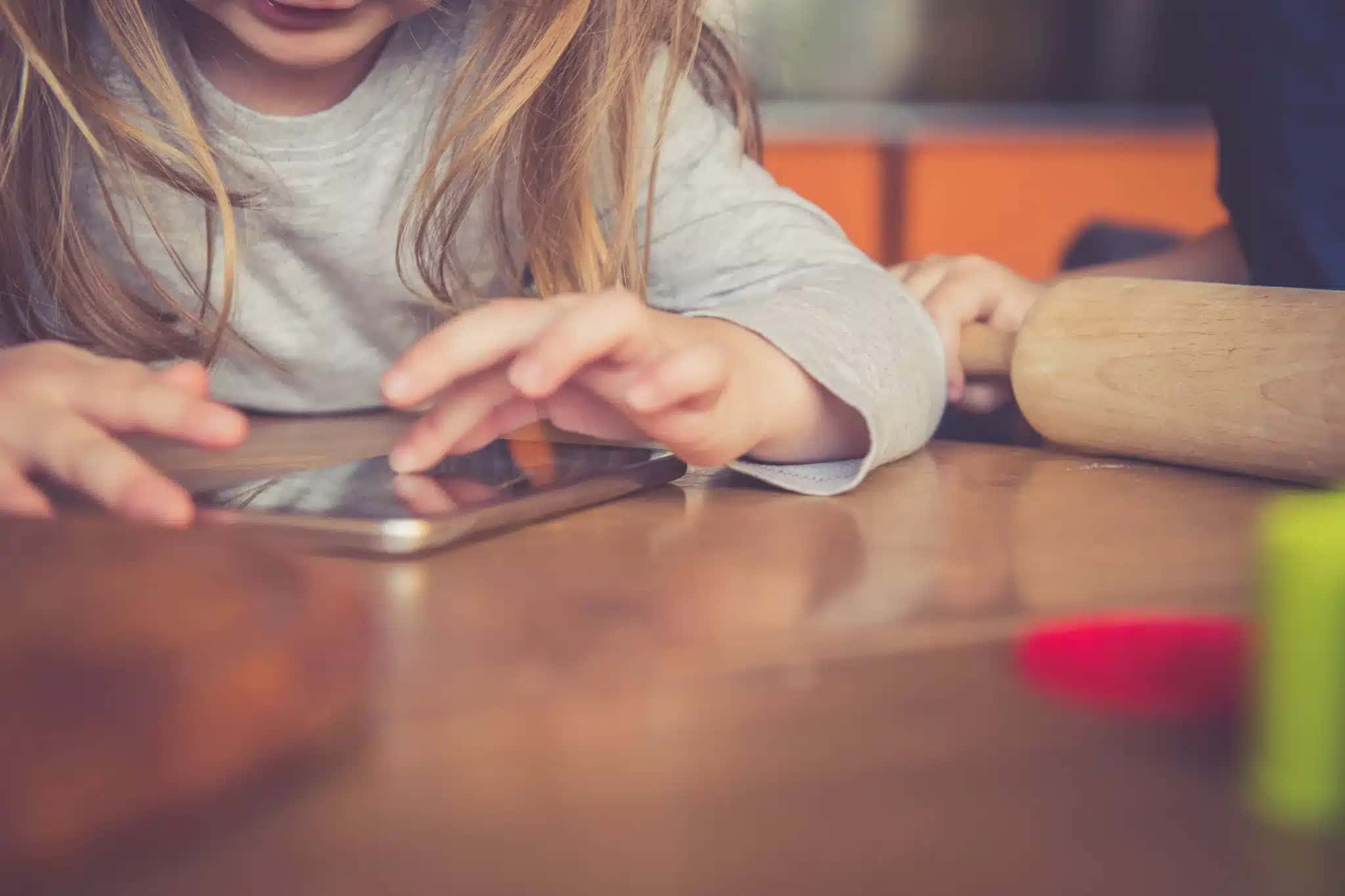 Segundo especialistas, crianças neurodivergentes possuem maior risco de serem vítimas de crimes digitais