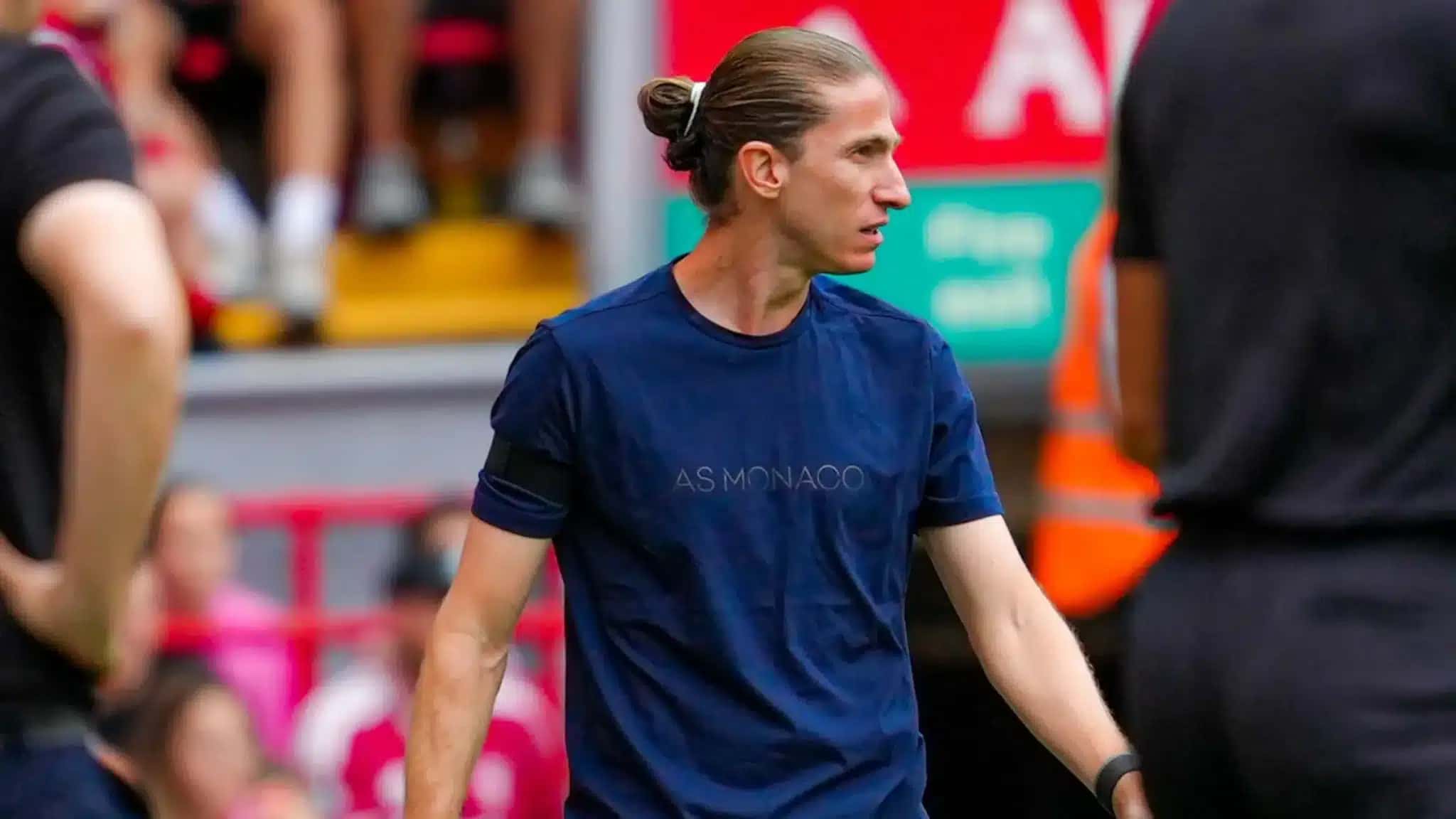 Filipe Luis comandando o Monaco contra o Liverpool