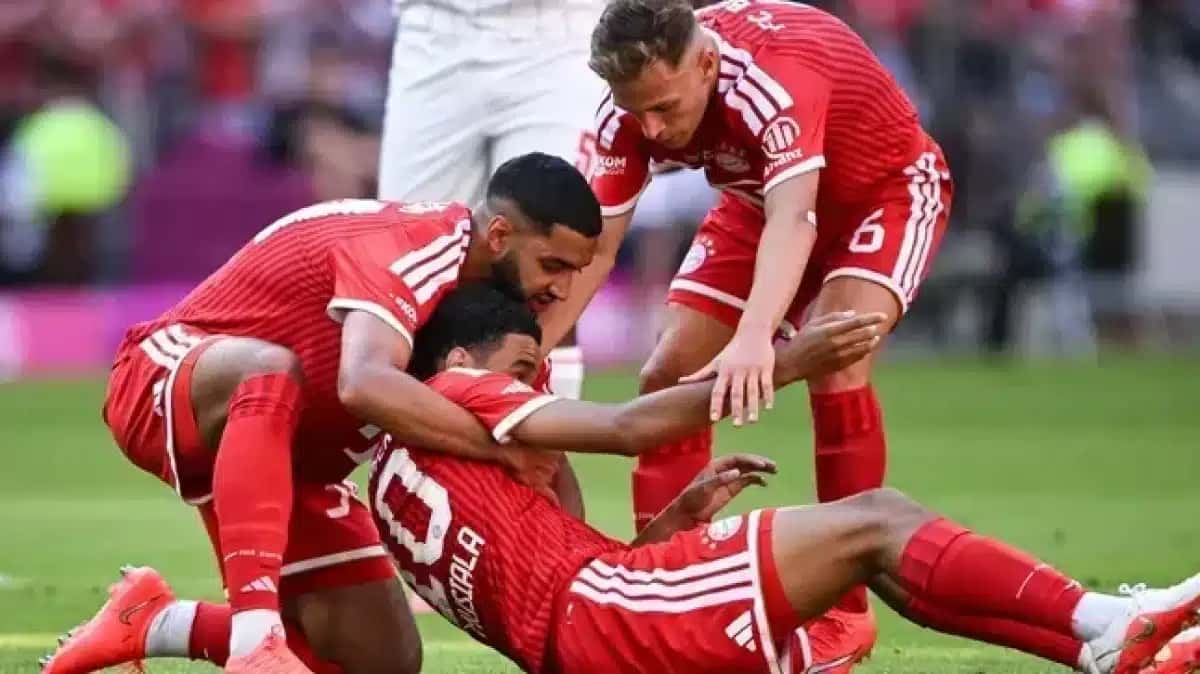 jamal-musiala-m-der-profi-lag-mehrere-minuten-am-boden