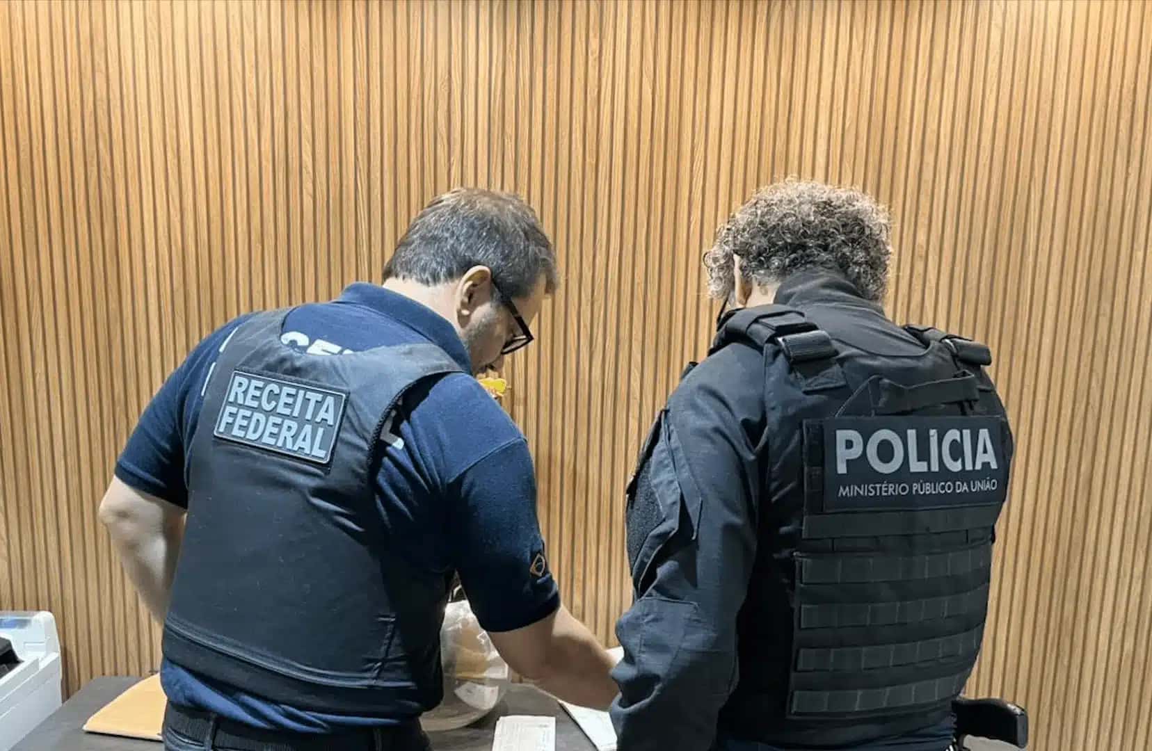 Os agentes cumprem 6 mandados de busca e apreensão em João Pessoa (PB), Recife (PE) e São Paulo | Divulgação/Receita Federal
