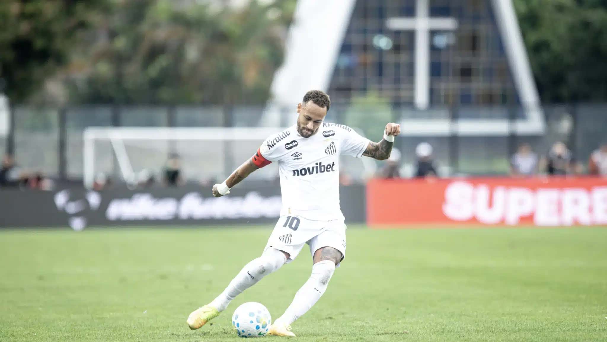 Neymar em ação na partida entre Vasco e Santos pelo Brasileirão