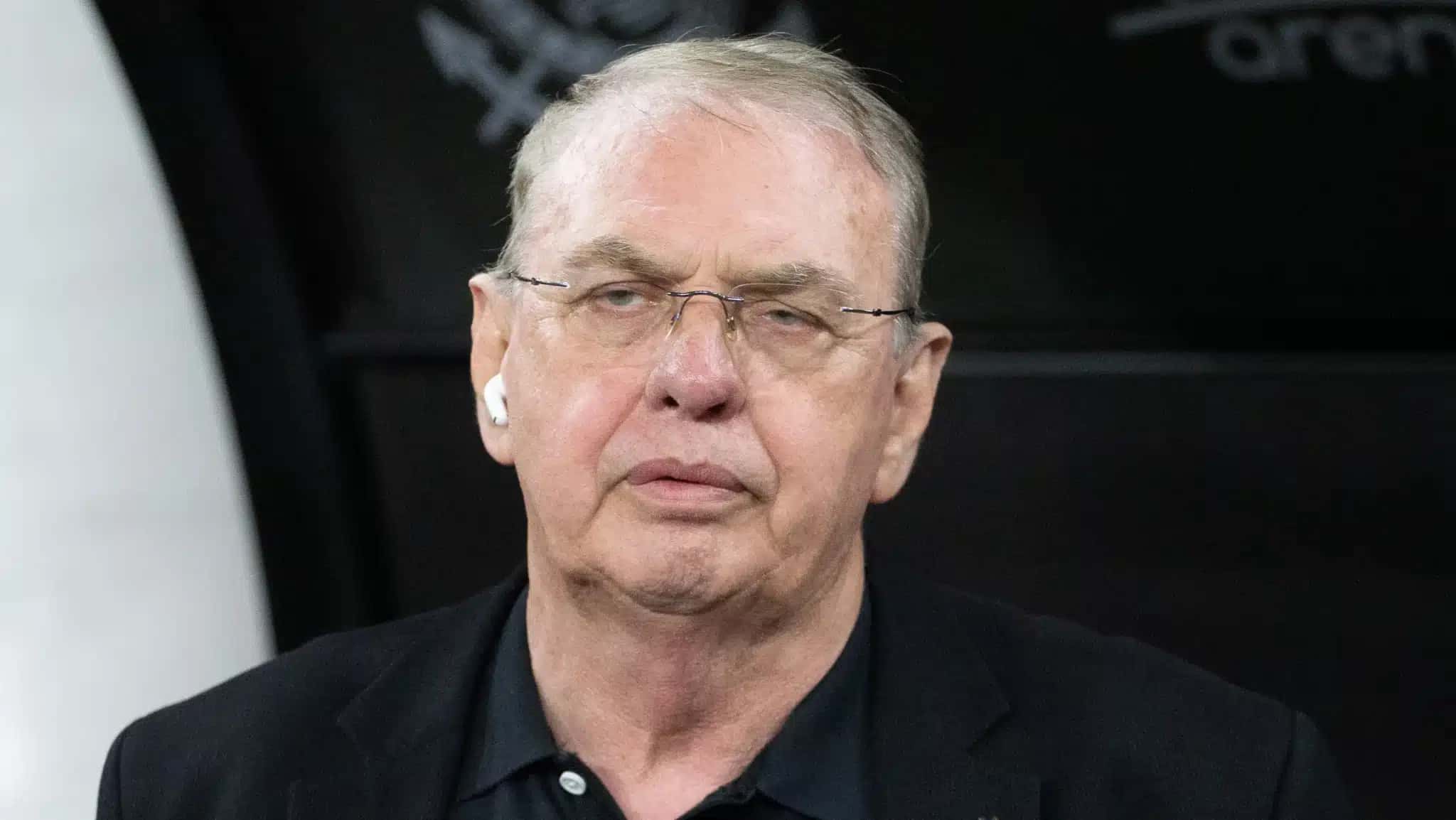 Osmar Stabile, presidente do Corinthians, chegou a um acordo com Memphis Depay para a renovação