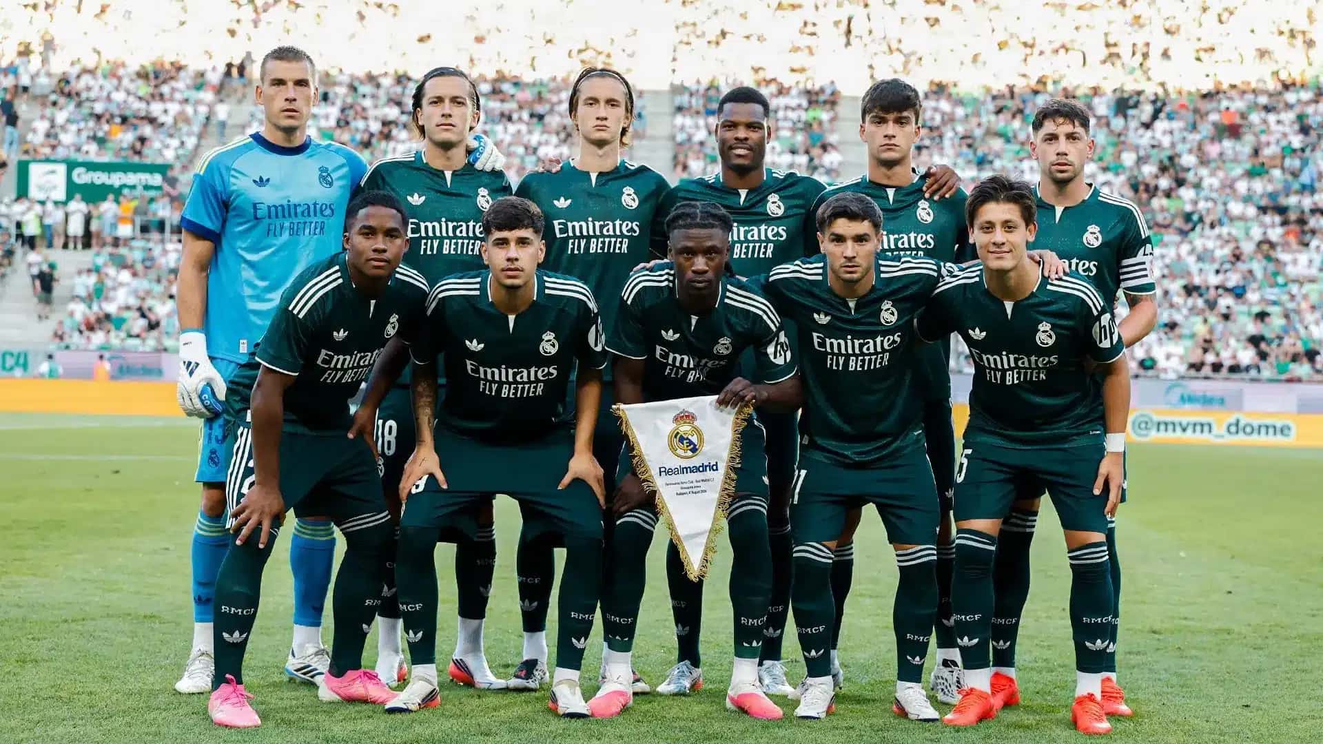 Time do Real Madrid em fila antes de amistoso de pré-temporada •