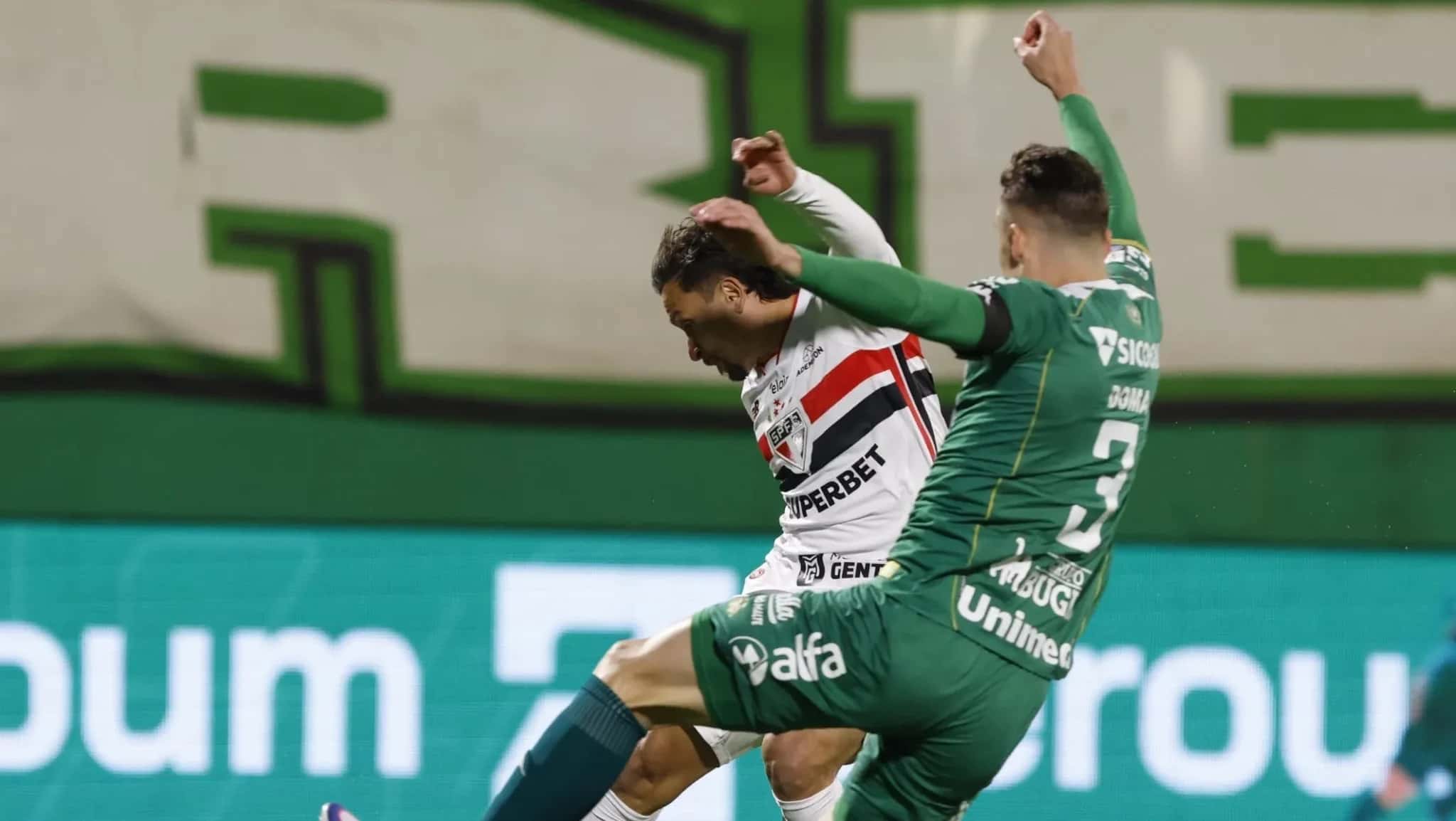 São Paulo e Chapecoense se enfrentaram pela 24ª rodada do Campeonato Brasileiro
