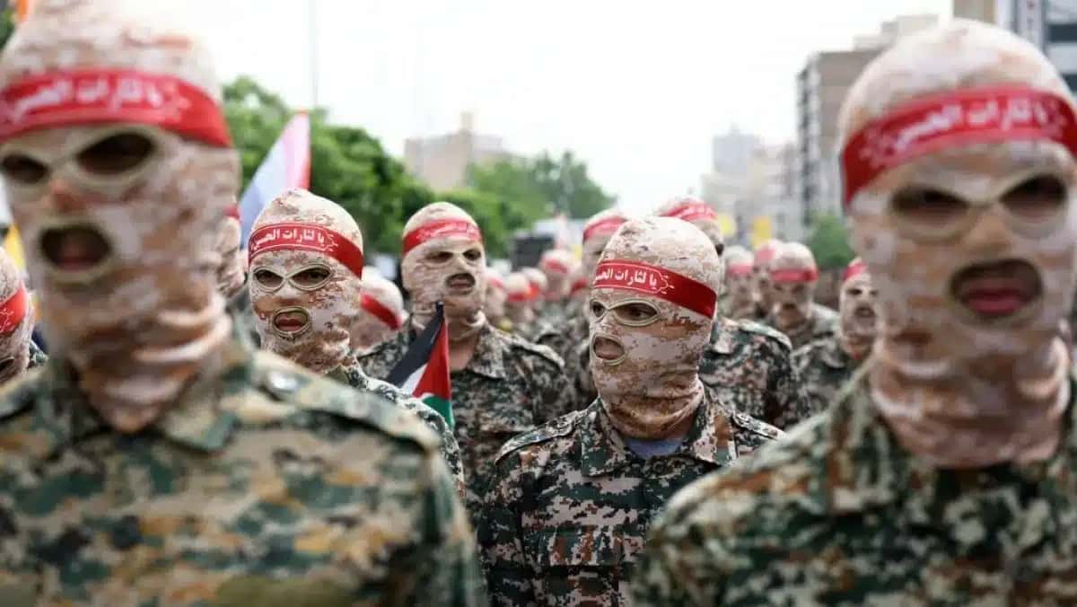 Integrantes da Guarda Revolucionária Islâmica do Irã marcham durante o comício anual pró-Palestina em Teerã