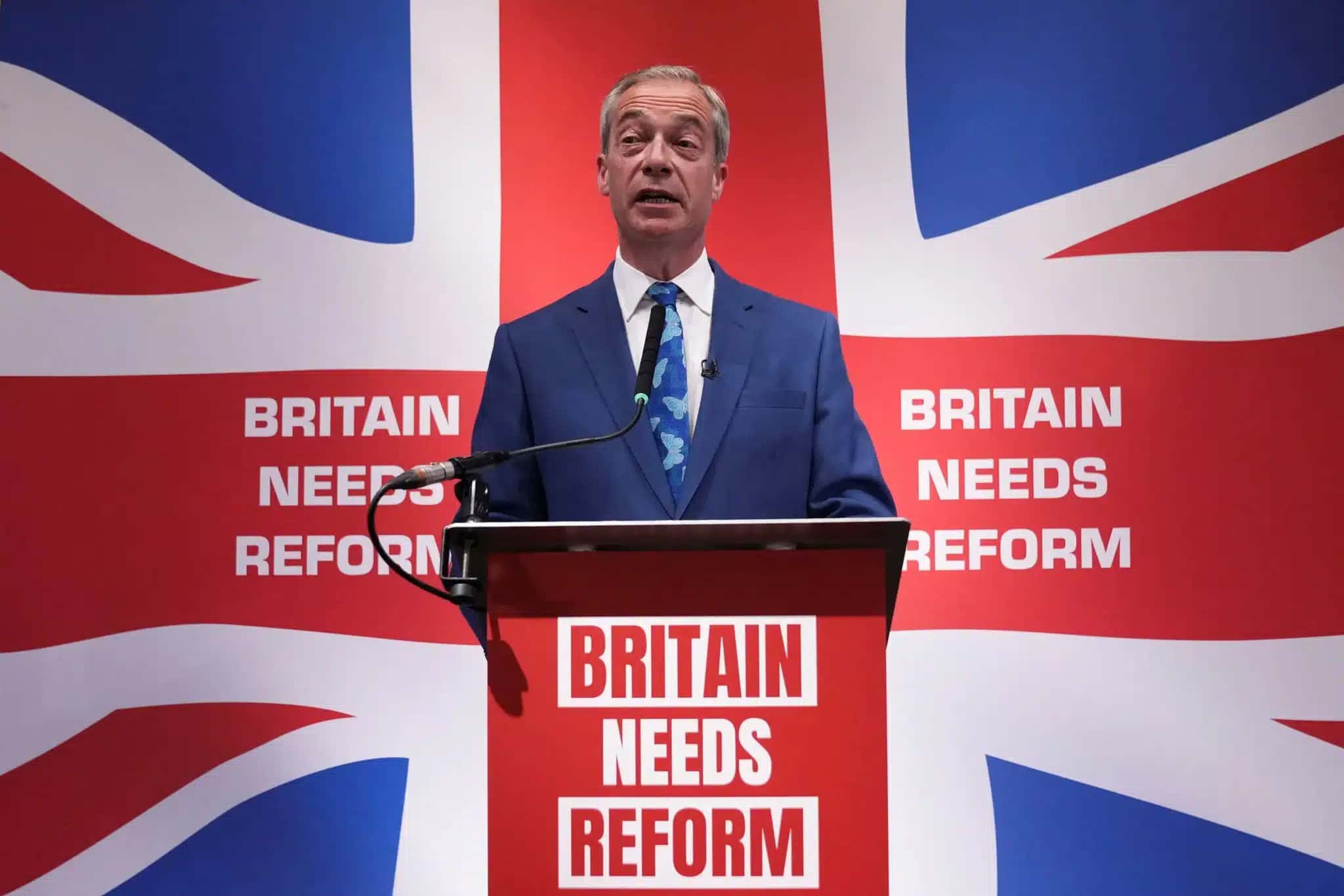 Político britânico Nigel Farage dá entrevista coletiva em Londres