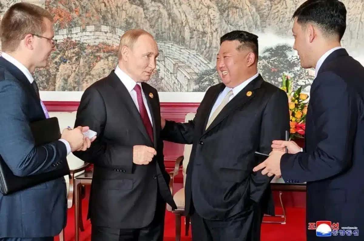 Kim Jong Un e Vladimir Putin em Pequim