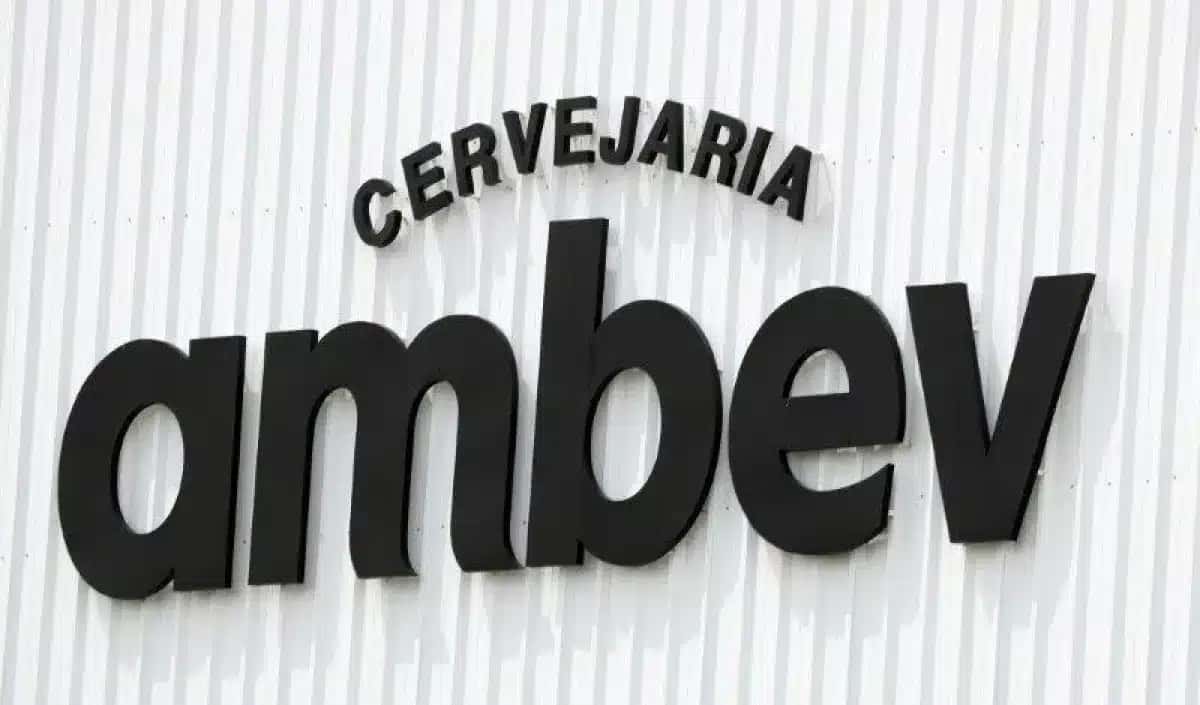 Logotipo de AmBev em uma unidade em Fortaleza, Ceará
