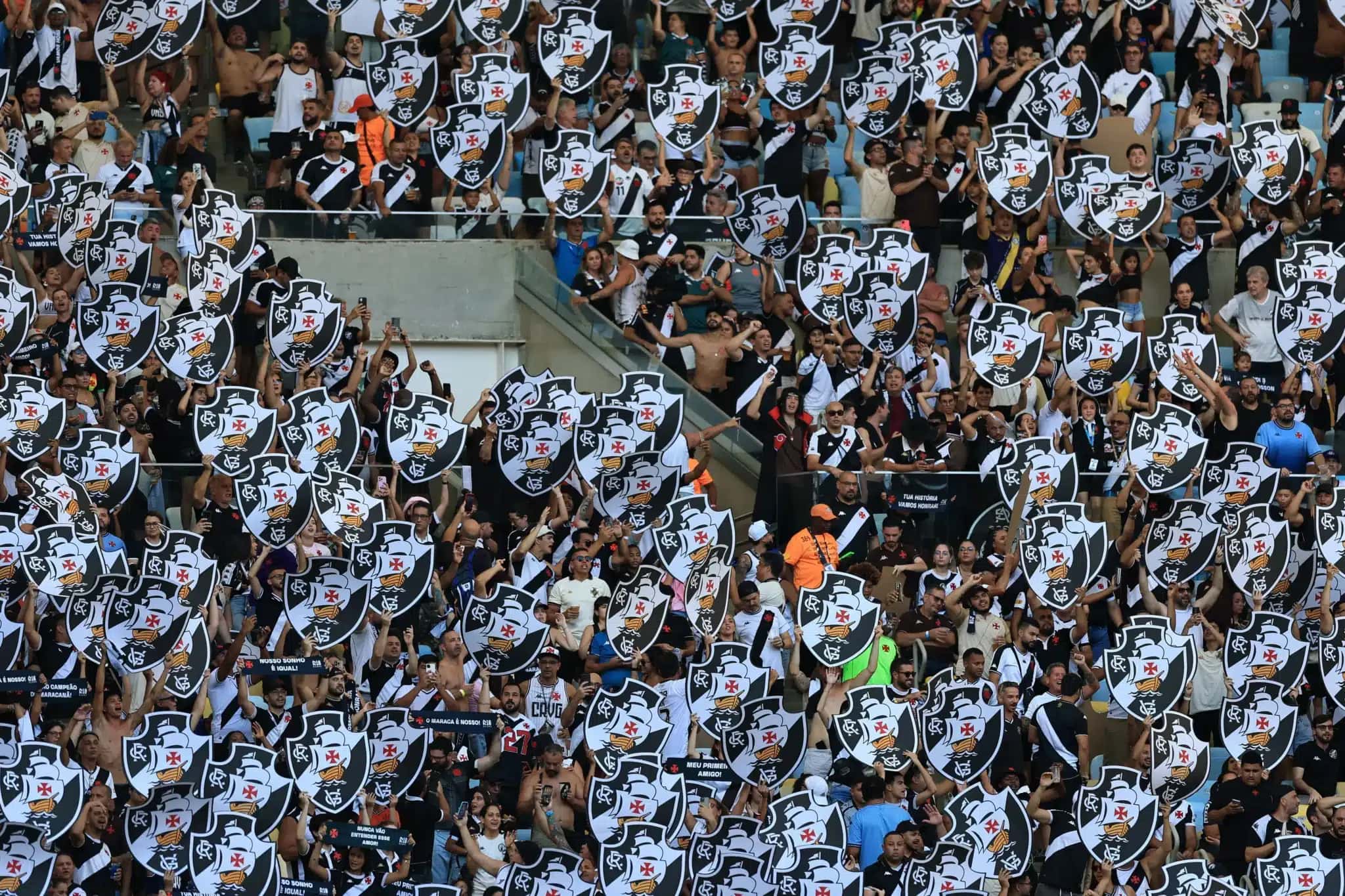 Torcida vascaína no Maracanã