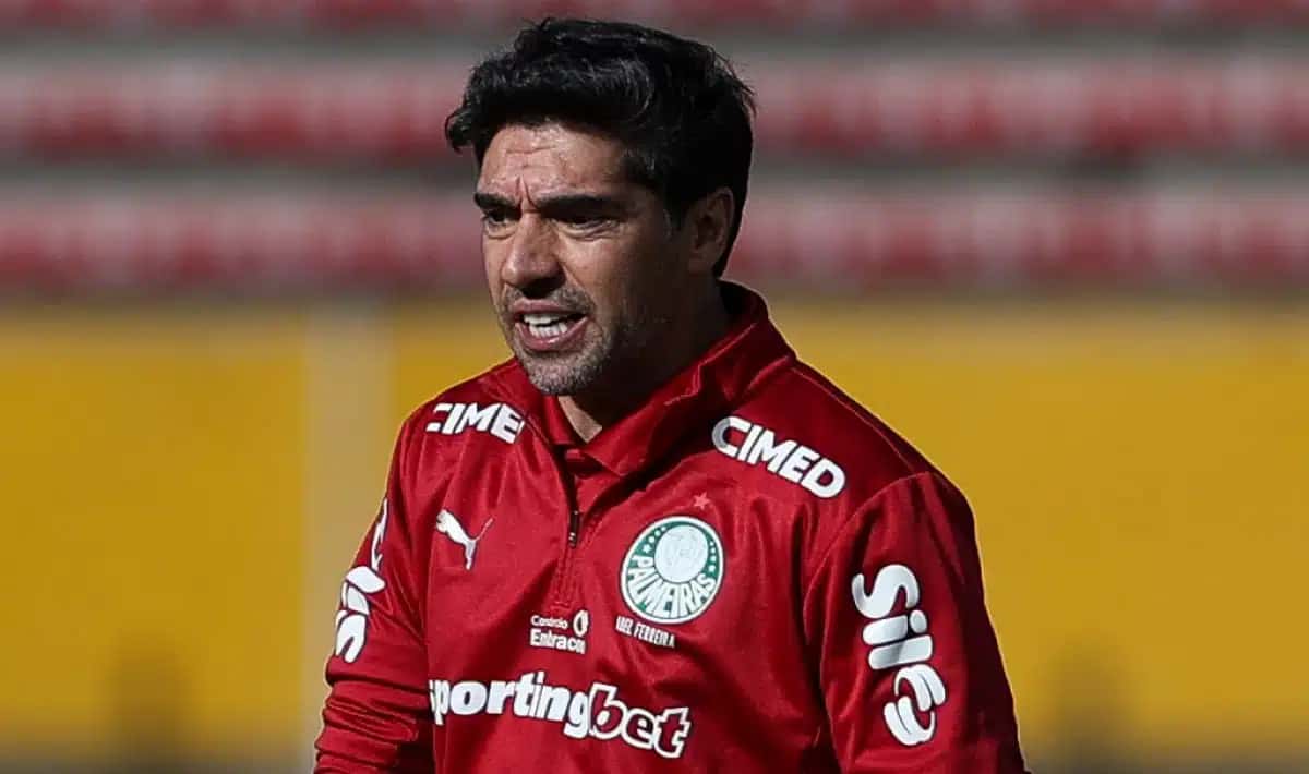 O técnico Abel Ferreira, da SE Palmeiras, durante treinamento, Estádio Olímpico, em Quito.