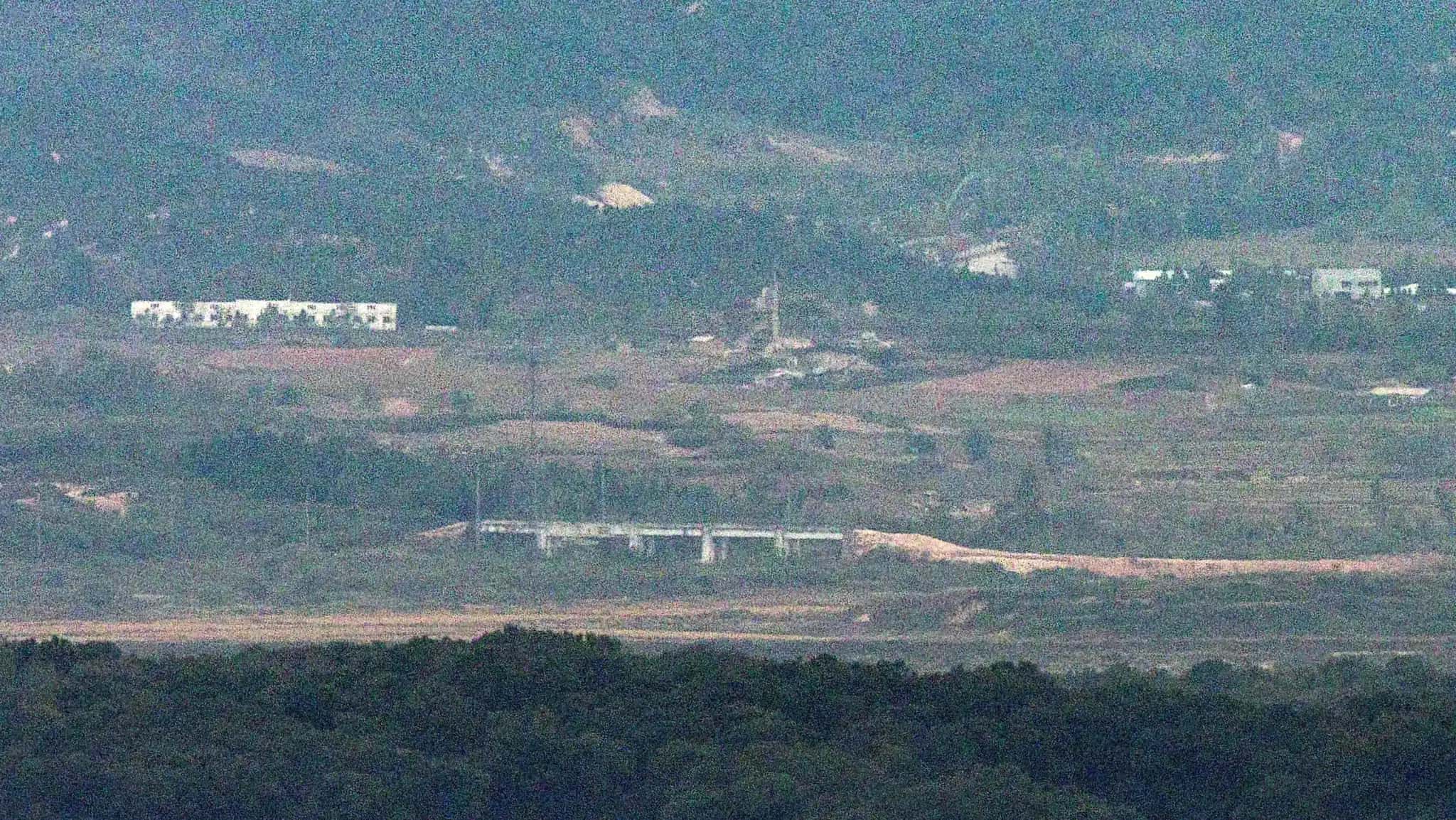 Visão da zona desmilitarizada que separa as Coreias do Sul e do Norte