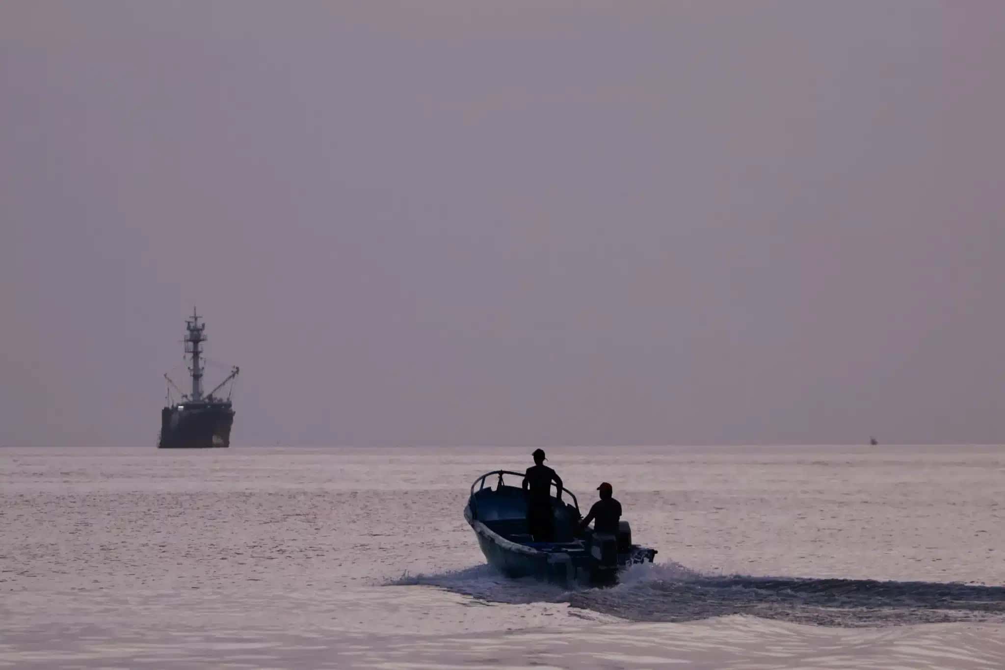 Pescadores retornam ao mar, em Manta, Equador em 4 de junho de 2026