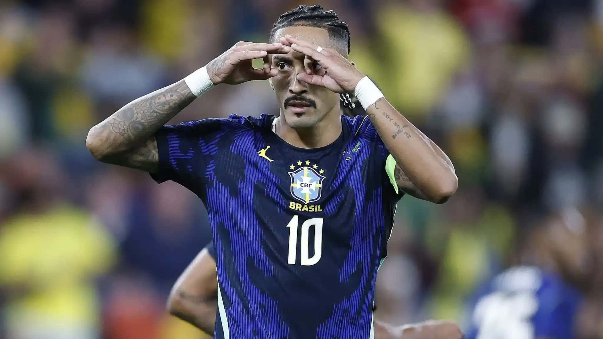 Raphinha comemora gol de empate da Seleção contra a Austrália