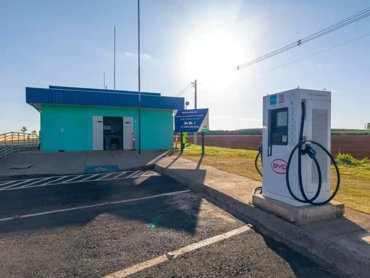 Carga a cada 45 km: MG terá corredor de recarga rápida em rodovias