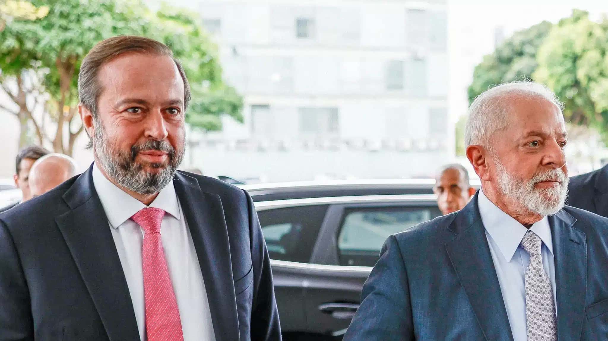 Presidente Luiz Inácio Lula da Silva com o ministro de Minas e Energia, Alexandre Silveira