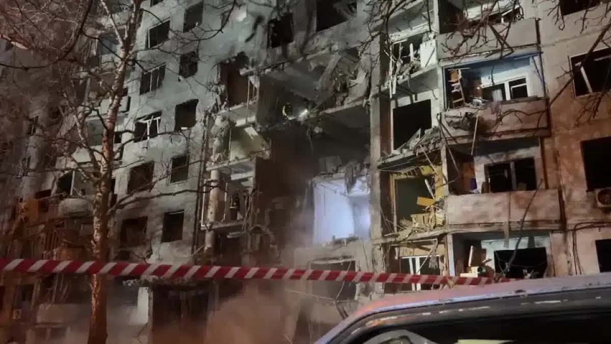 Ataque russo deixa 35 feridos em Kharkiv, na Ucrânia, diz prefeito.