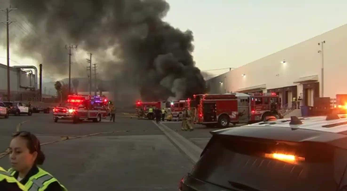 Helicóptero cai em Los Angeles, matando pelo menos três pessoas