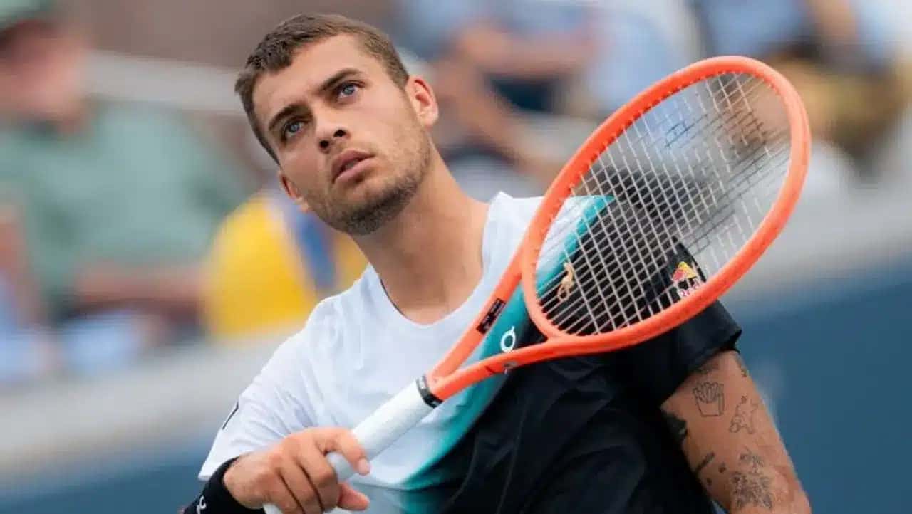 Flavio Cobolli reclama da torcida do US Open